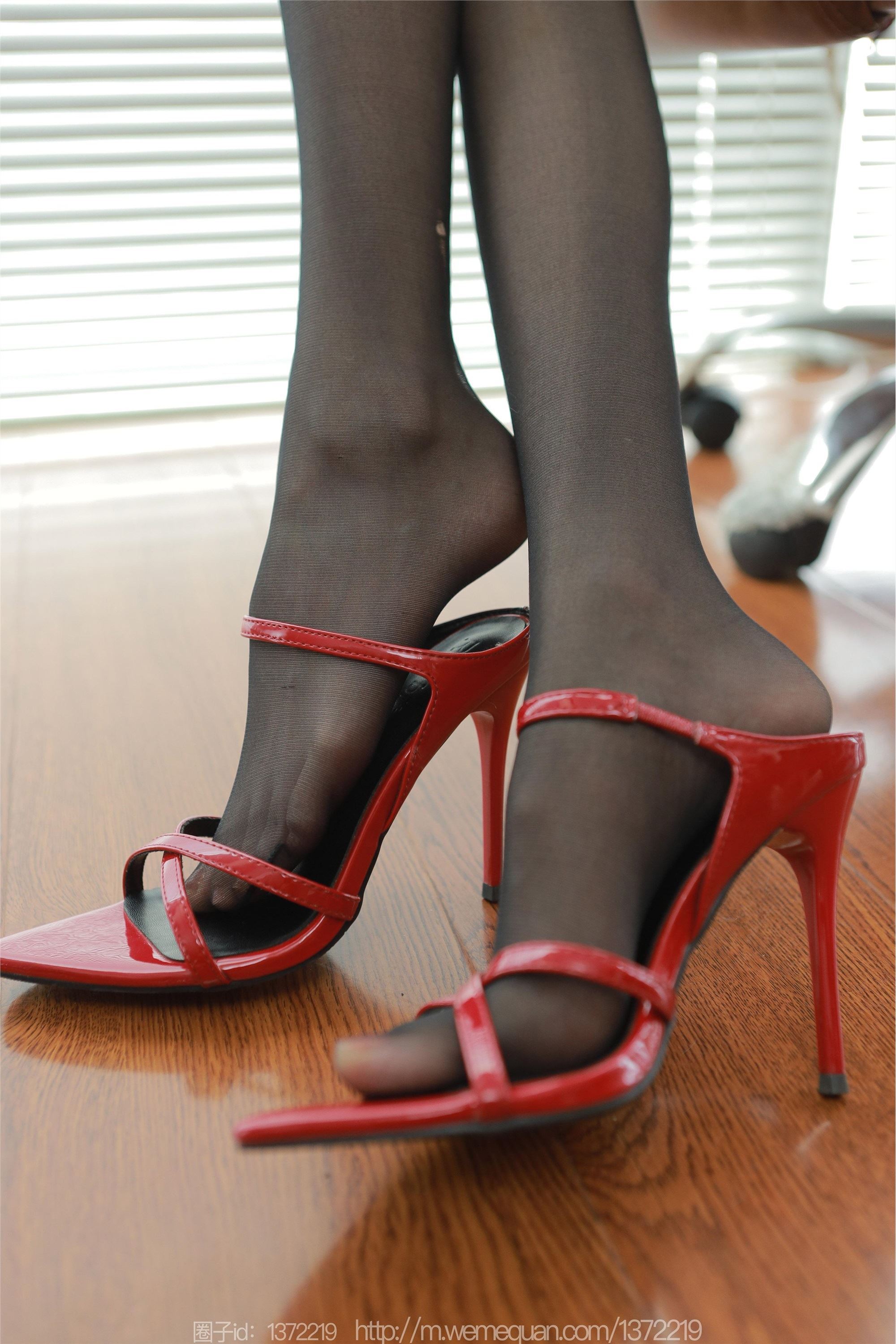 图片[2]-IESS异思趣向期期2023.07.20期丝享家期1485期团团《长长的月退》-套图网