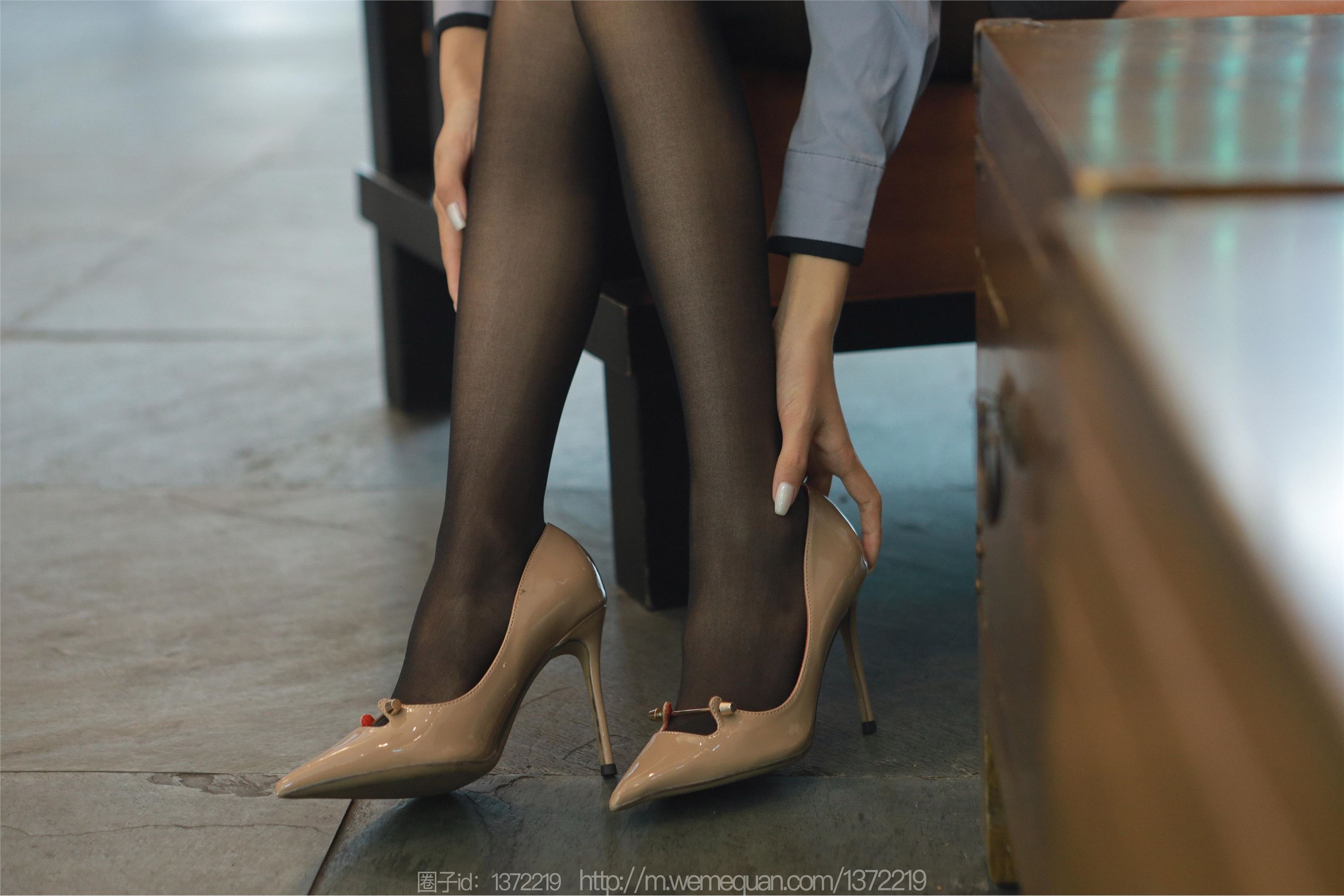 图片[7]-IESS异思趣向期期2023.08.02期丝享家期1496期美子《楼梯上的春光》-秀人网