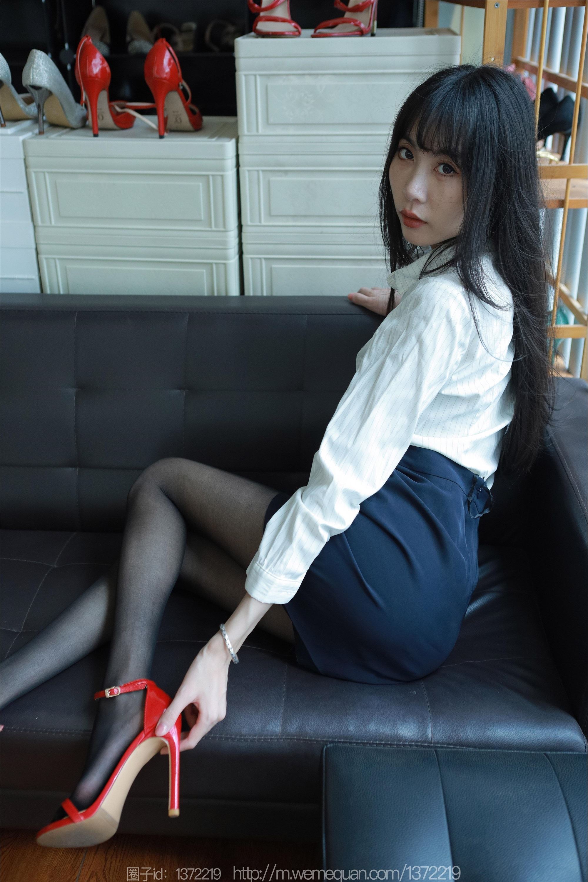 图片[3]-IESS异思趣向期期2023.08.06期丝享家期1499期团团《光影交错》-秀人网