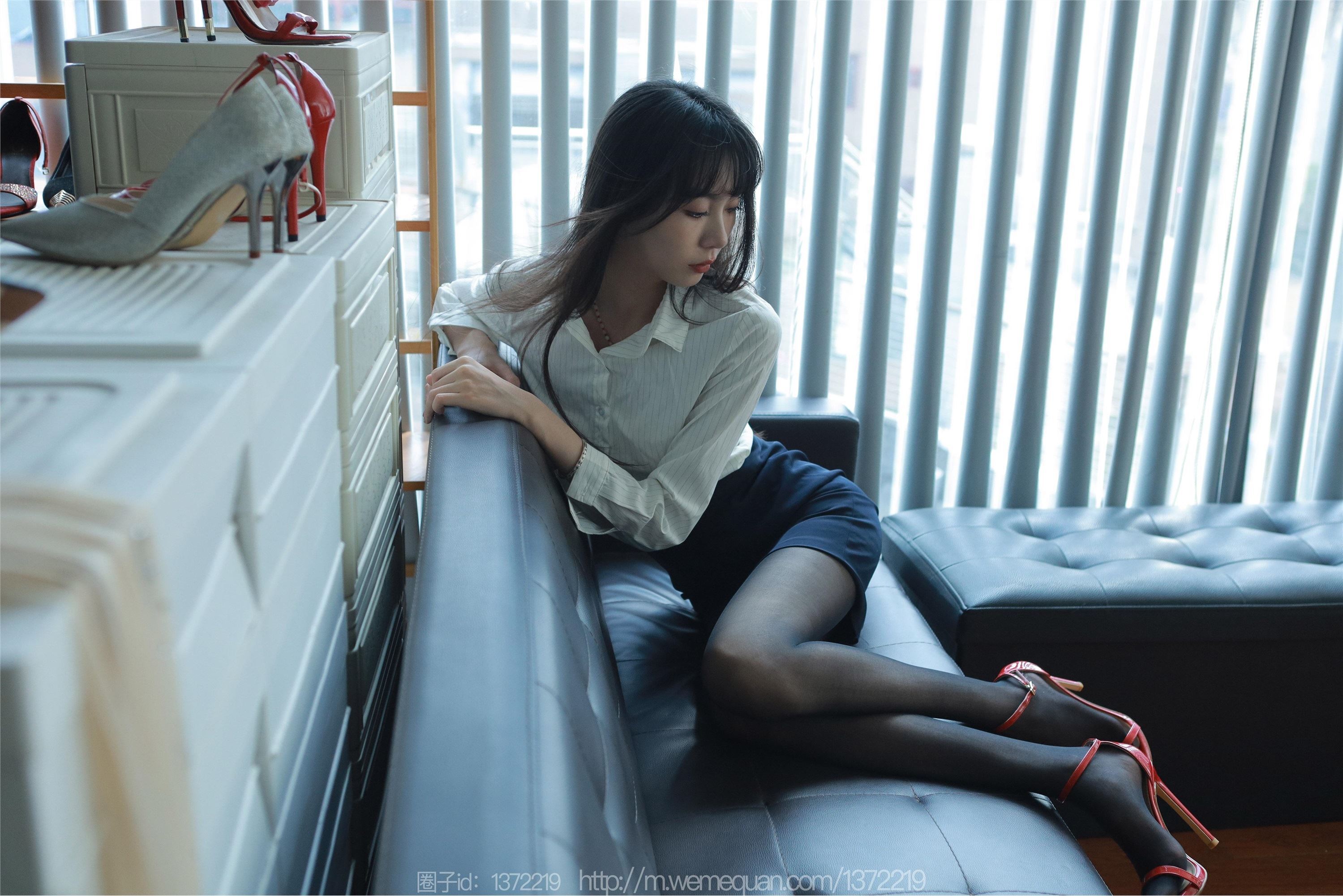 图片[6]-IESS异思趣向期期2023.08.06期丝享家期1499期团团《光影交错》-秀人网