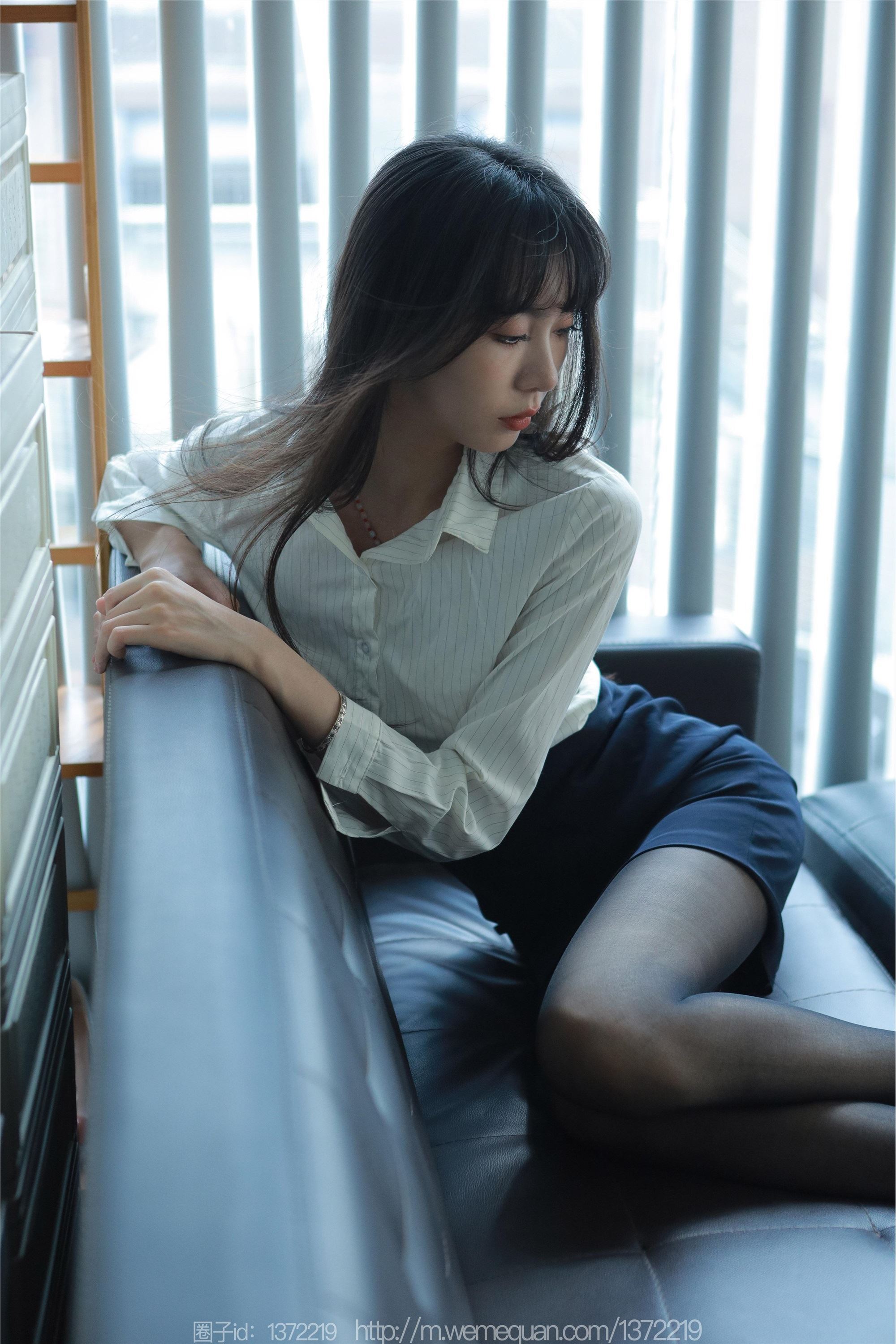 图片[7]-IESS异思趣向期期2023.08.06期丝享家期1499期团团《光影交错》-秀人网