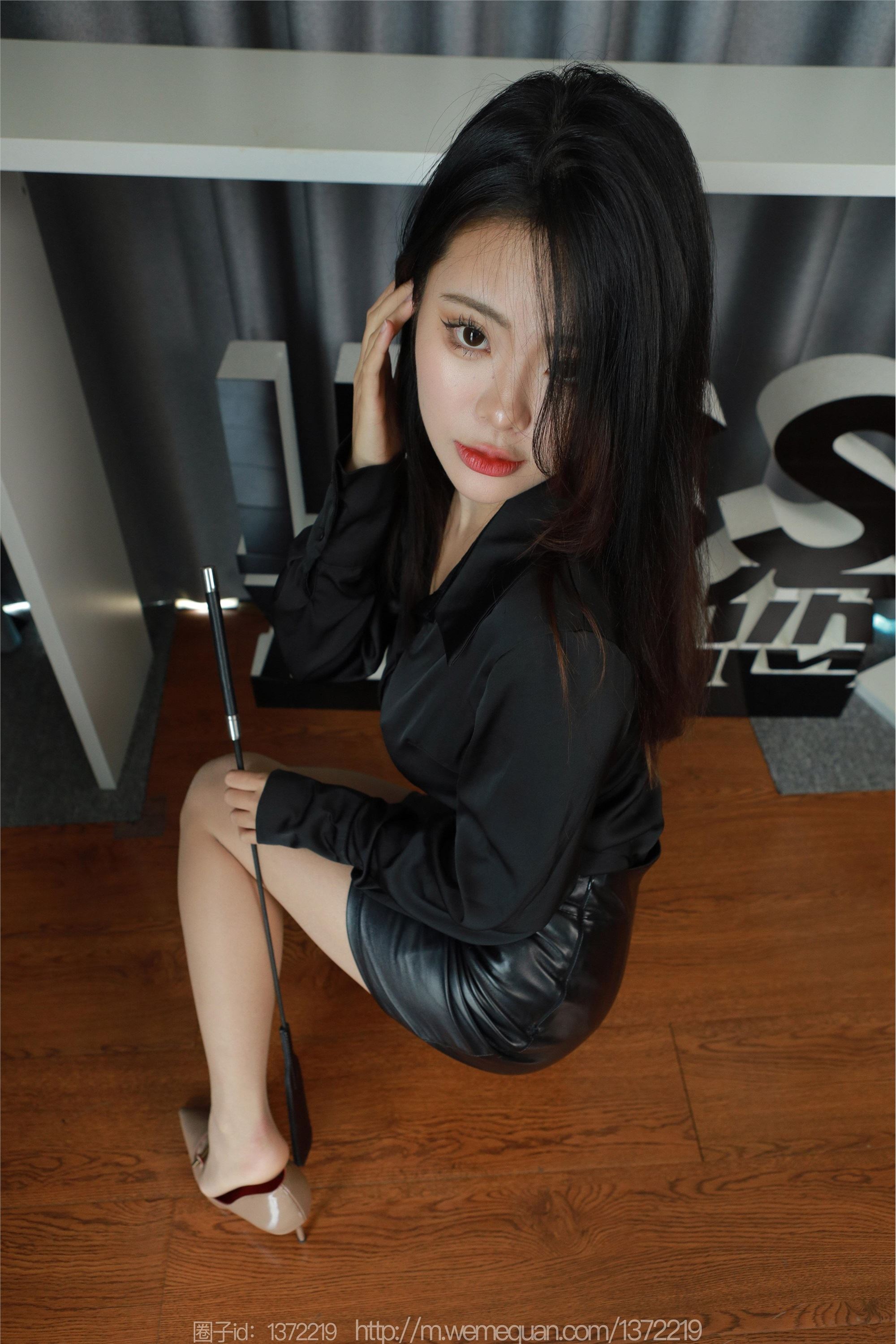 图片[3]-IESS异思趣向期期2023.08.31期丝享家期1521期兔兔《皮裙》-秀人网