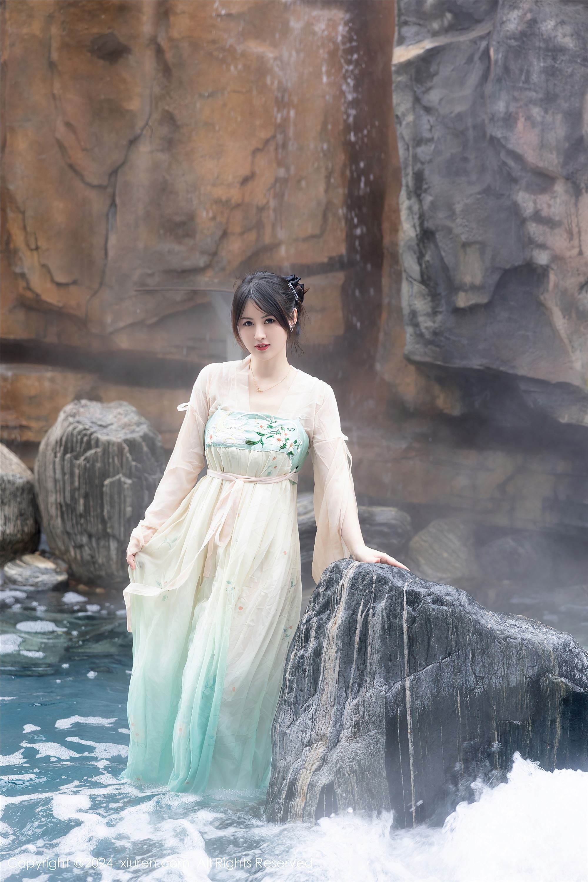 Xiuren秀人网期2024.02.22期N第8128期诗诗kiki-套图网