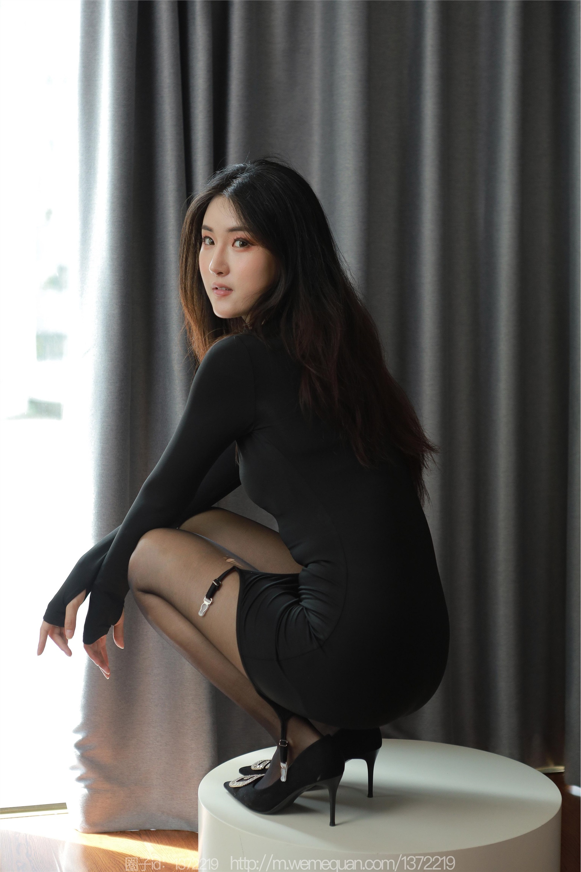 图片[7]-IESS异思趣向期期2023.09.13期丝享家期1532期小宝《黑色吊带袜》-秀人网