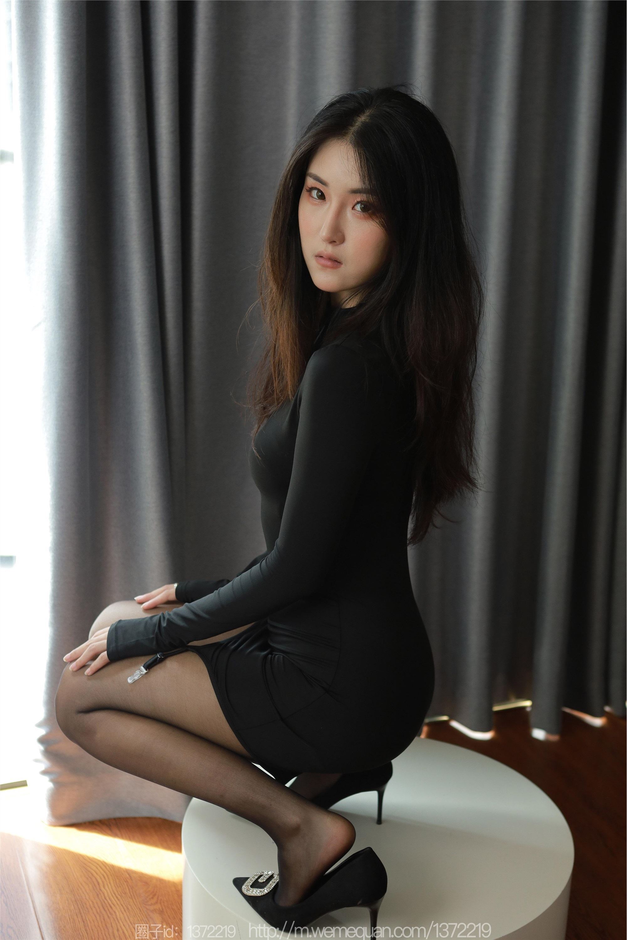 图片[8]-IESS异思趣向期期2023.09.13期丝享家期1532期小宝《黑色吊带袜》-秀人网