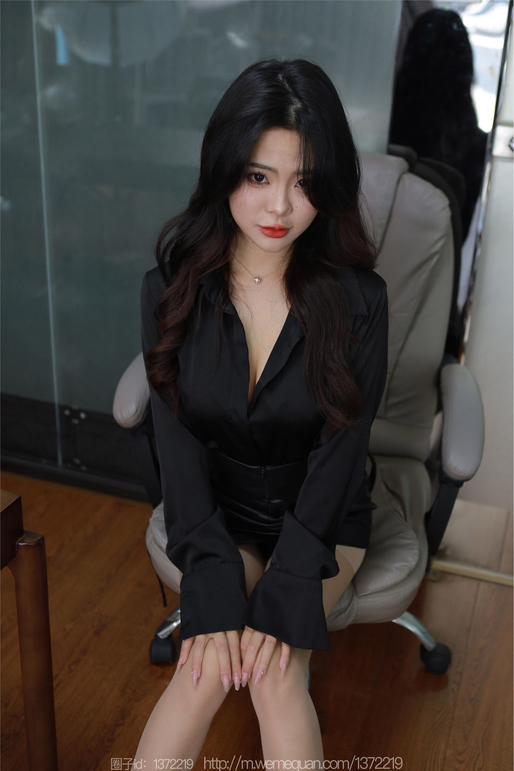 IESS异思趣向期期2023.09.21期丝享家期1539期兔兔《桌上的办公》-秀人网