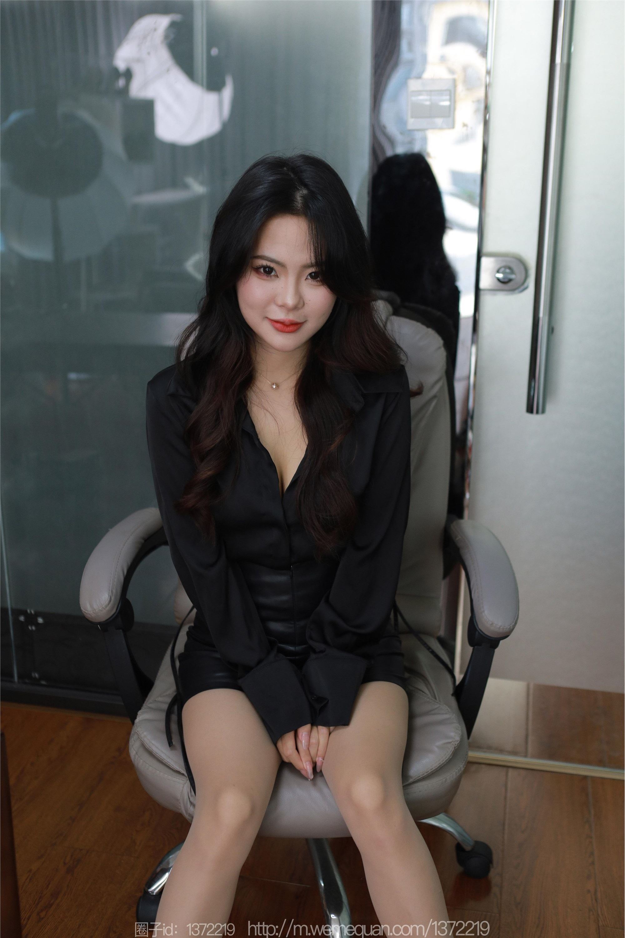 图片[3]-IESS异思趣向期期2023.09.21期丝享家期1539期兔兔《桌上的办公》-秀人网