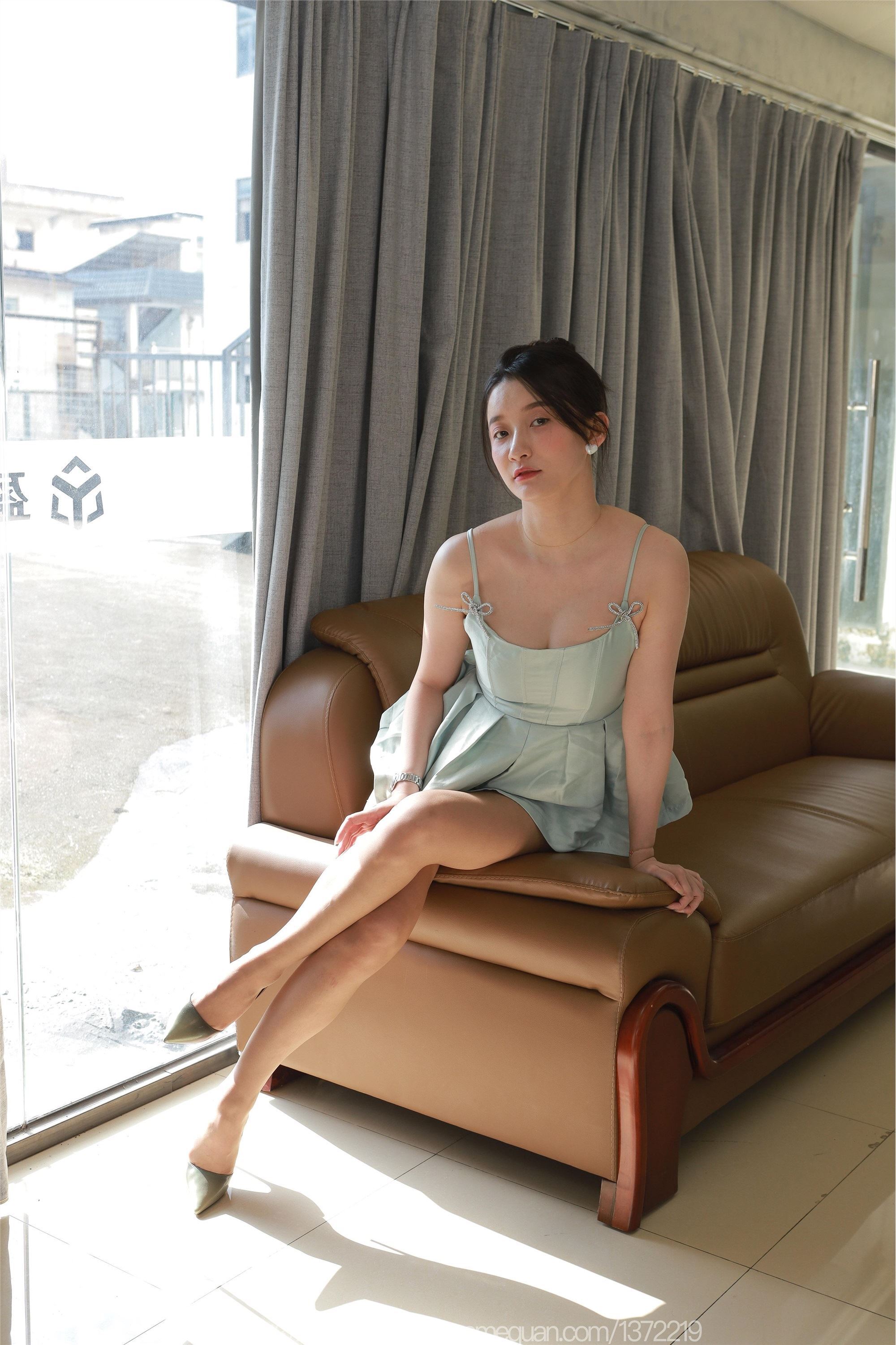 图片[2]-IESS异思趣向期期2023.09.26期丝享家期1543期秋秋《阳光情人》-秀人网