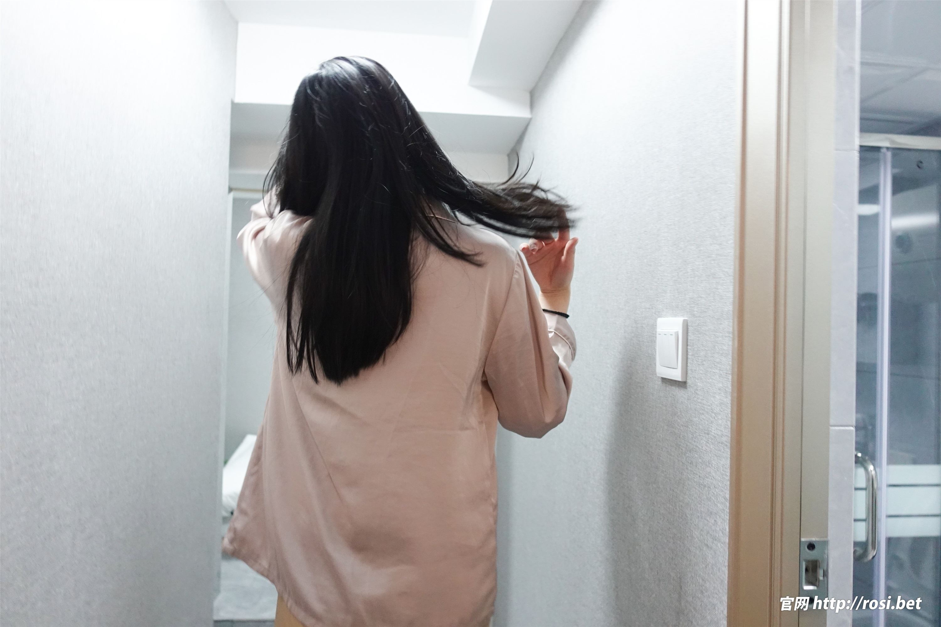 图片[3]-ROSI写真期2024.04.07期N第4507-秀人网