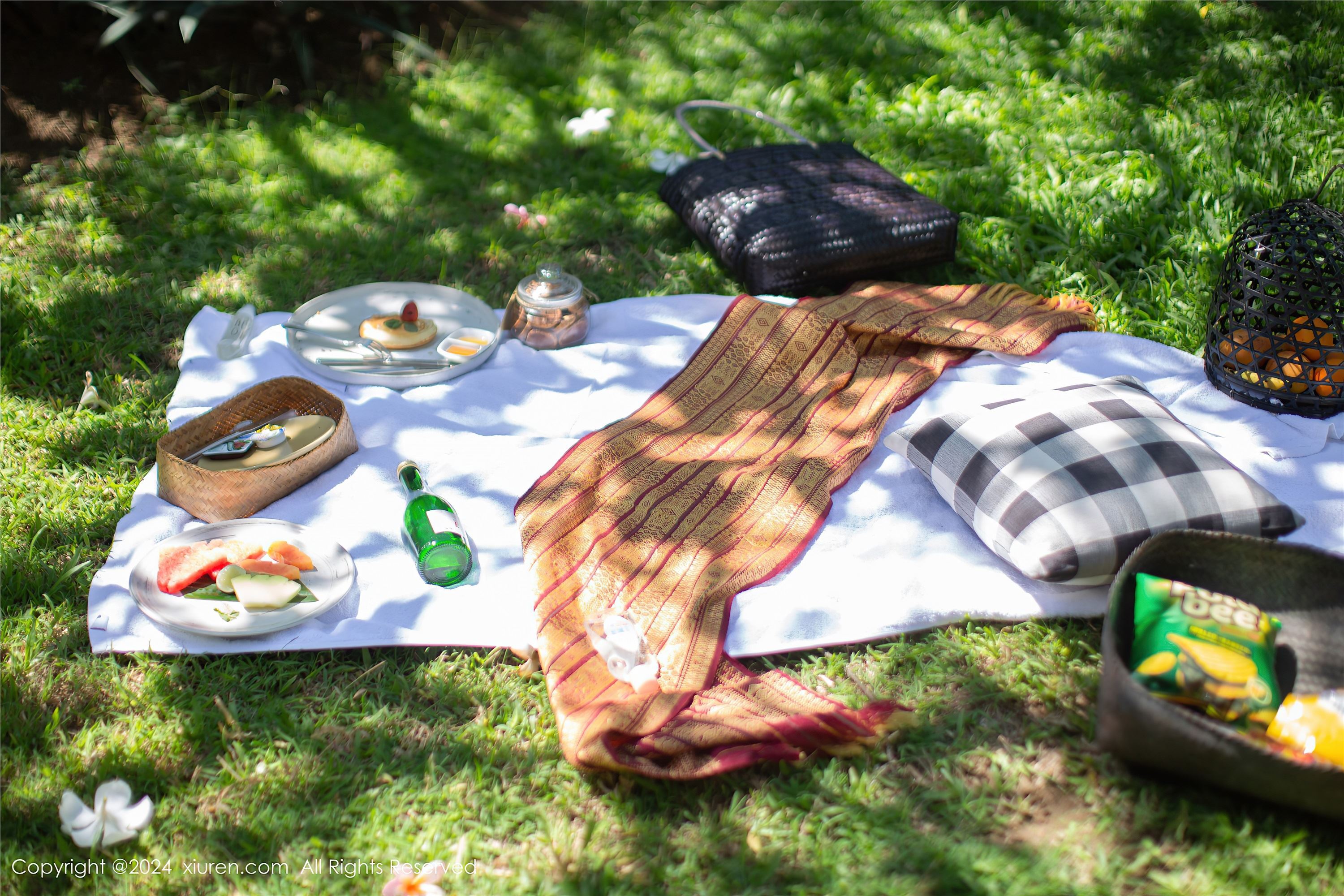 Xiuren秀人网期2024.03.19期N第8256期绮里嘉ula-秀人网