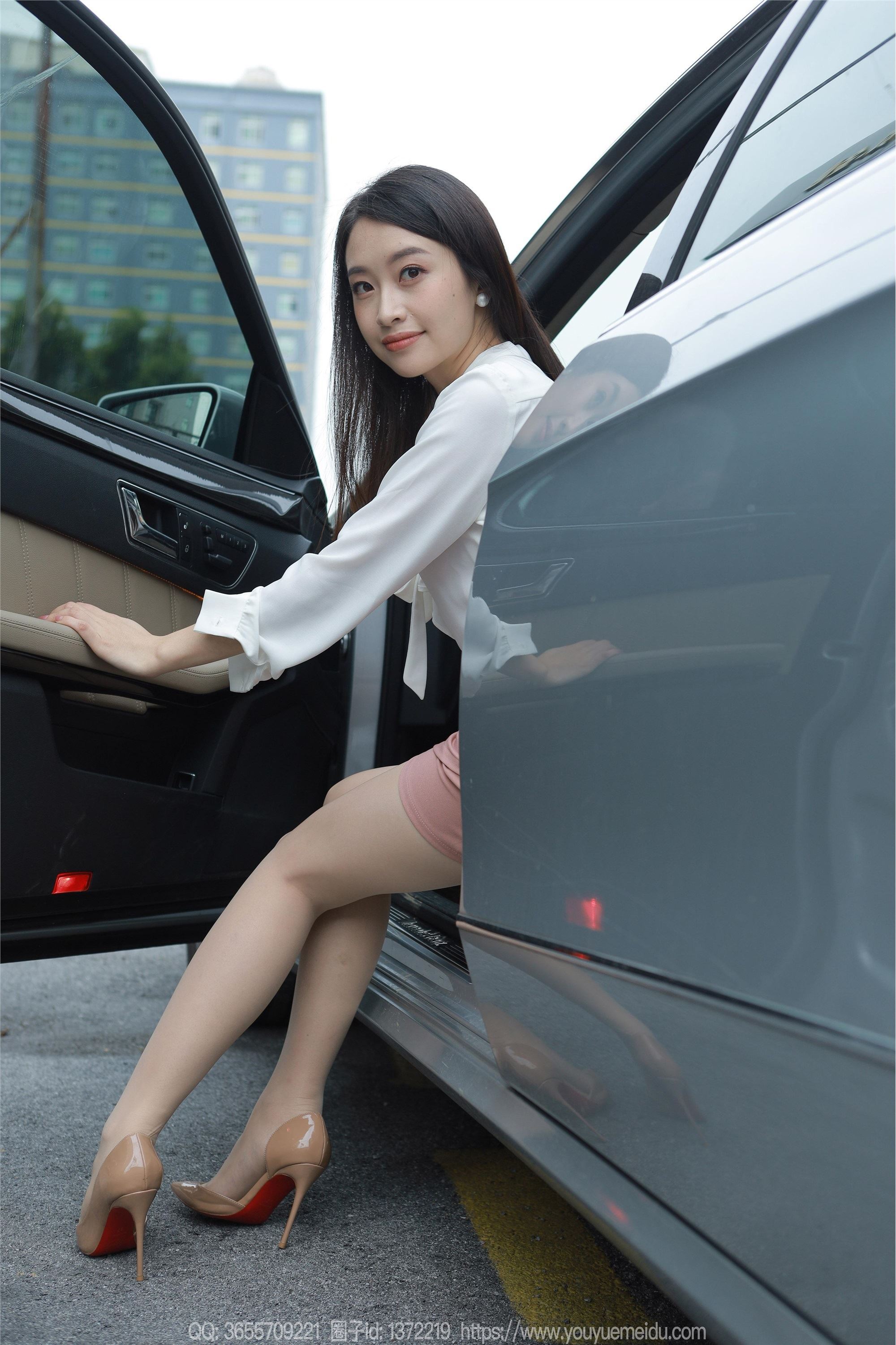 图片[2]-IESS异思趣向期期2023.10.16期丝享家期1560期小婕《车里车外》-秀人网