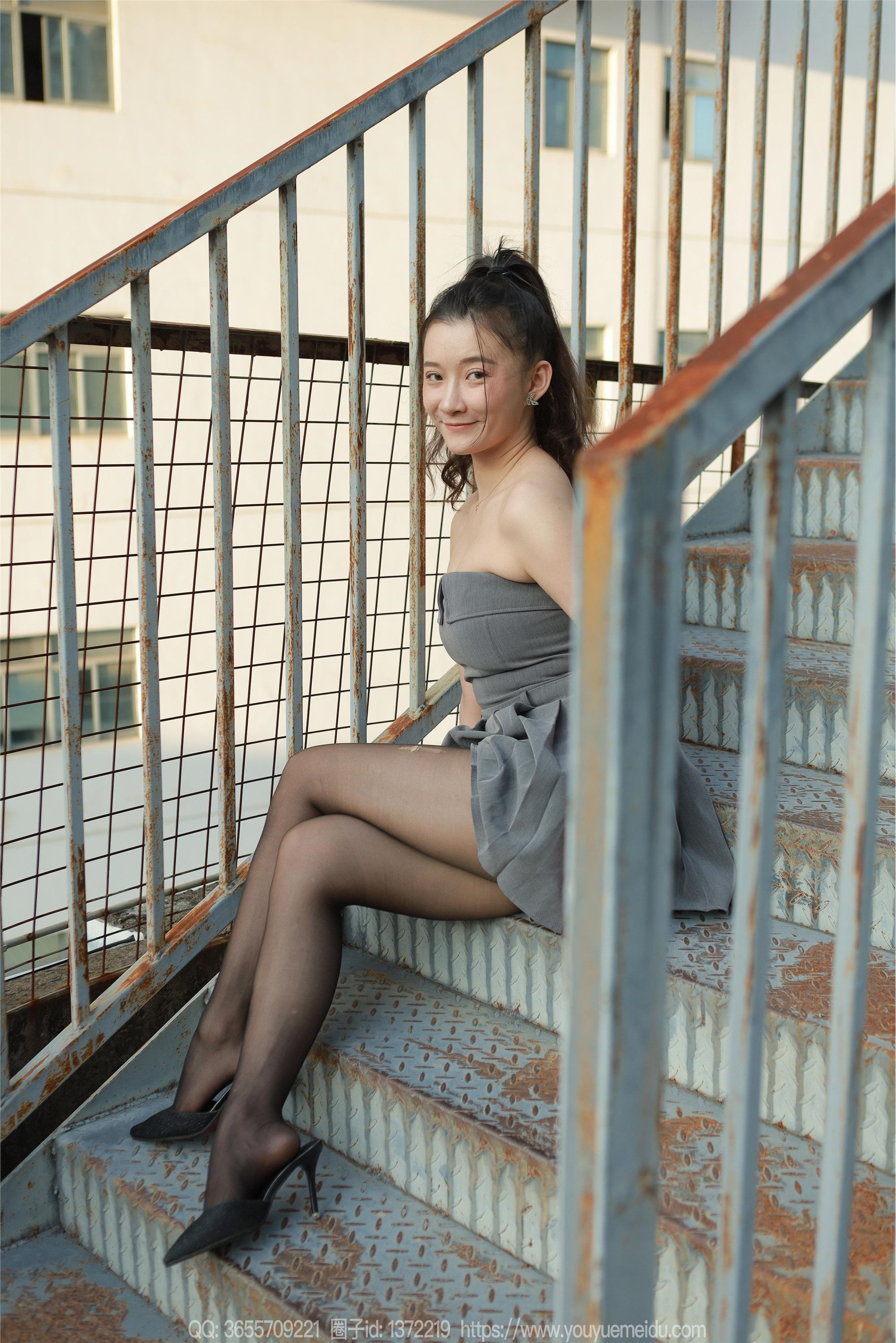 图片[5]-IESS异思趣向期期2023.11.01期丝享家期1574期秋秋《灰色小礼裙》-套图网