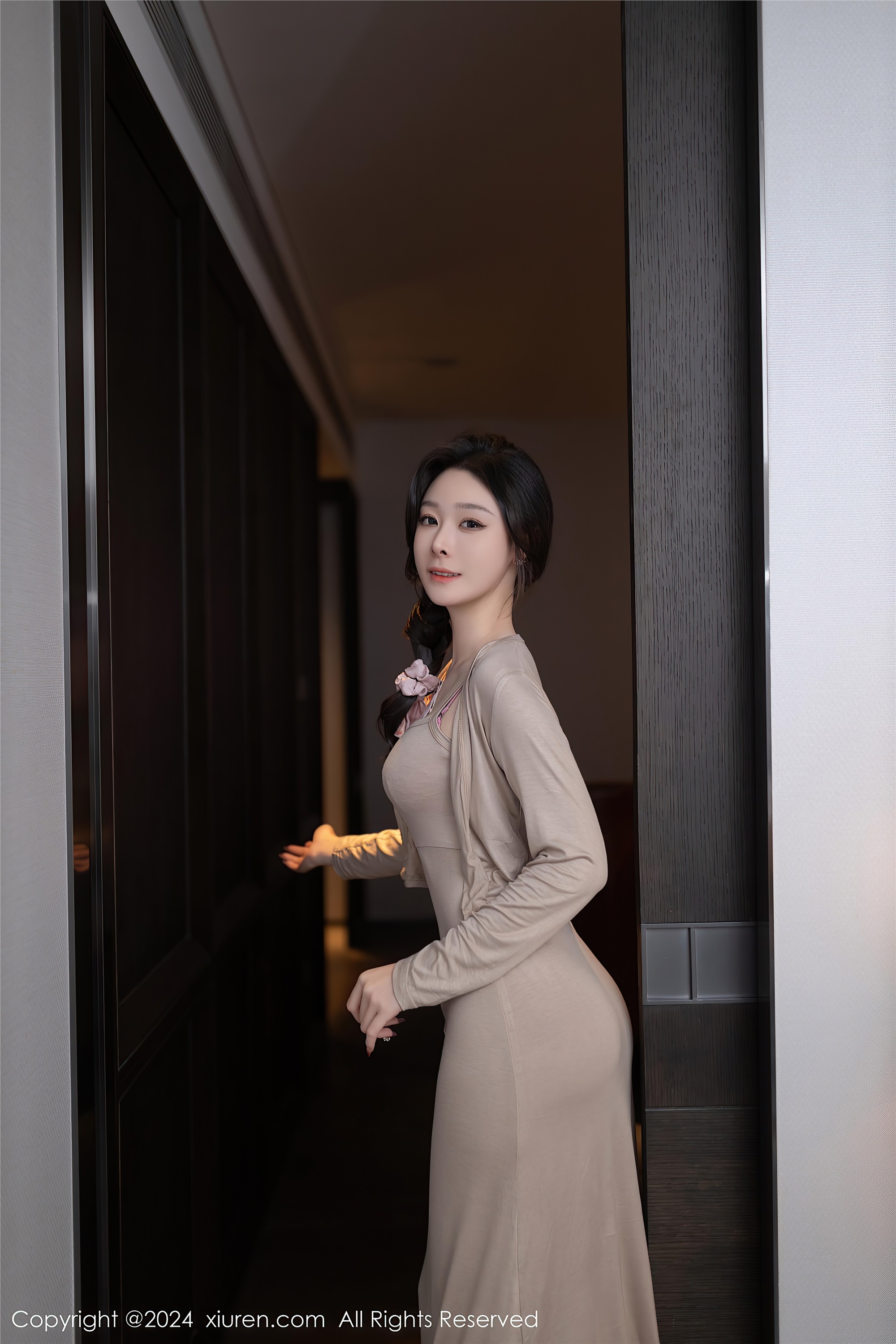 Xiuren秀人网期2024.04.18期N第8417期小逗逗-套图网