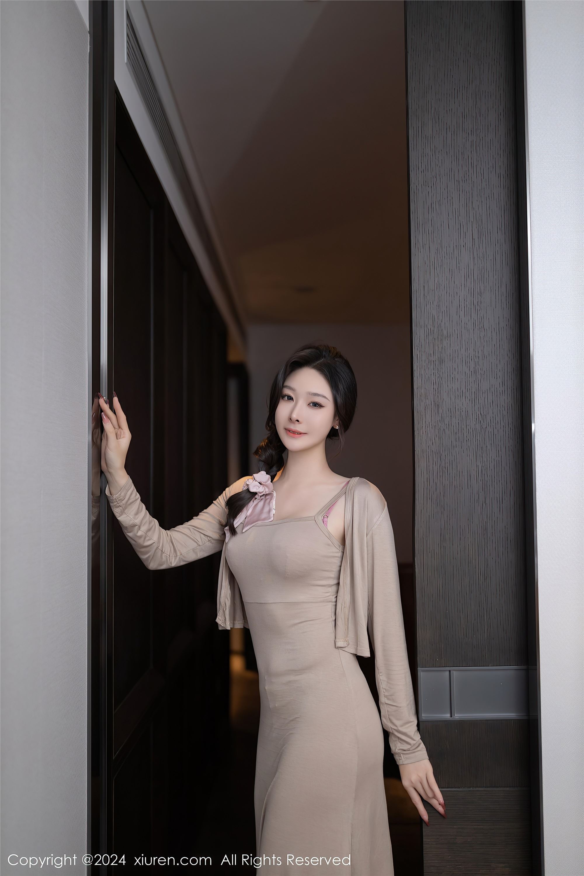 图片[2]-Xiuren秀人网期2024.04.18期N第8417期小逗逗-套图网