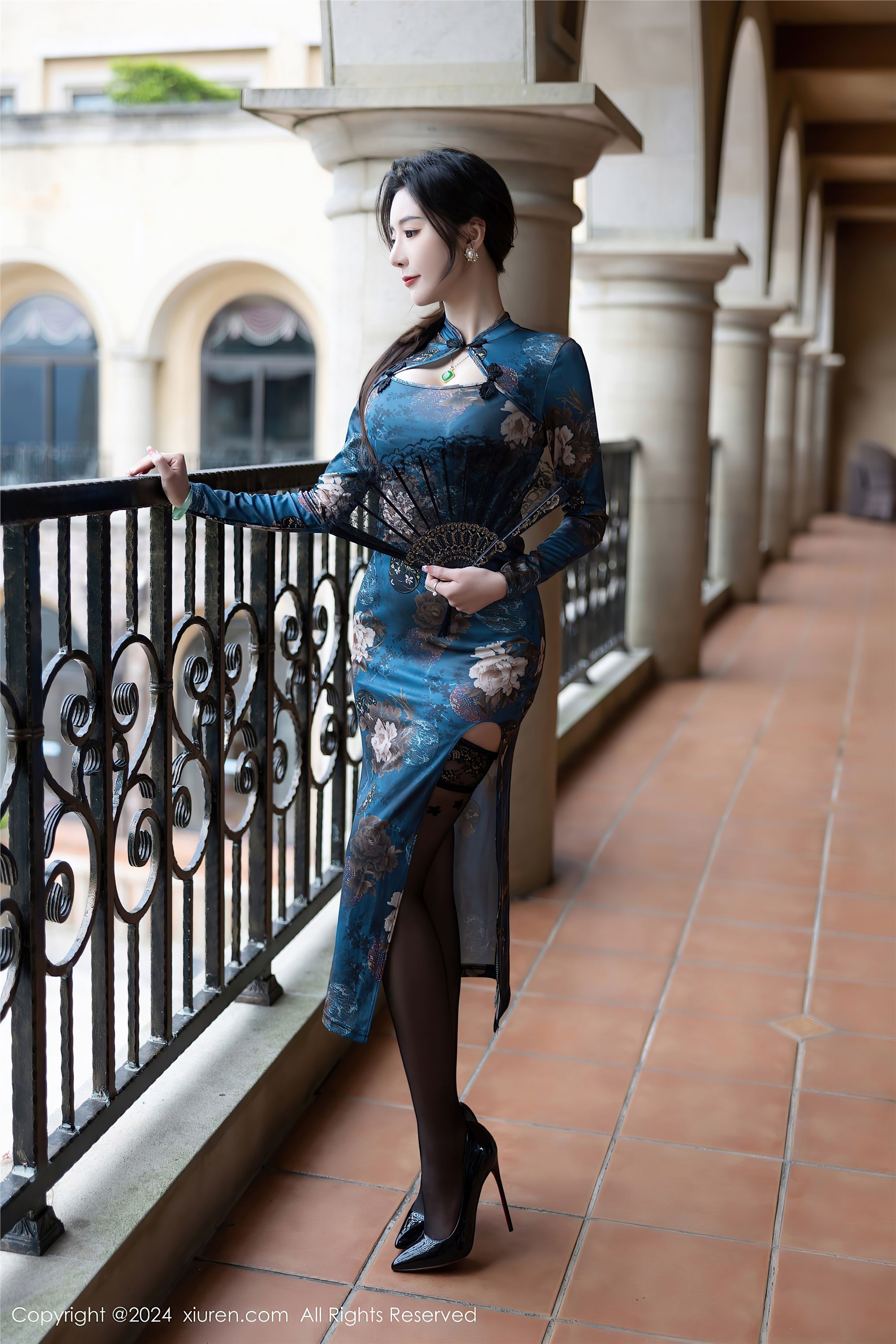 图片[3]-Xiuren秀人网期2024.04.19期N第8425期王馨瑶yanni-套图网