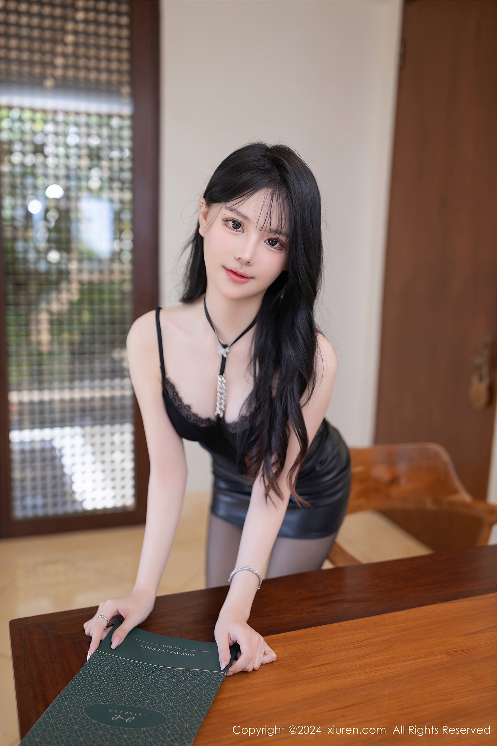 图片[2]-Xiuren秀人网期2024.04.19期N第8426期幼幼-套图网