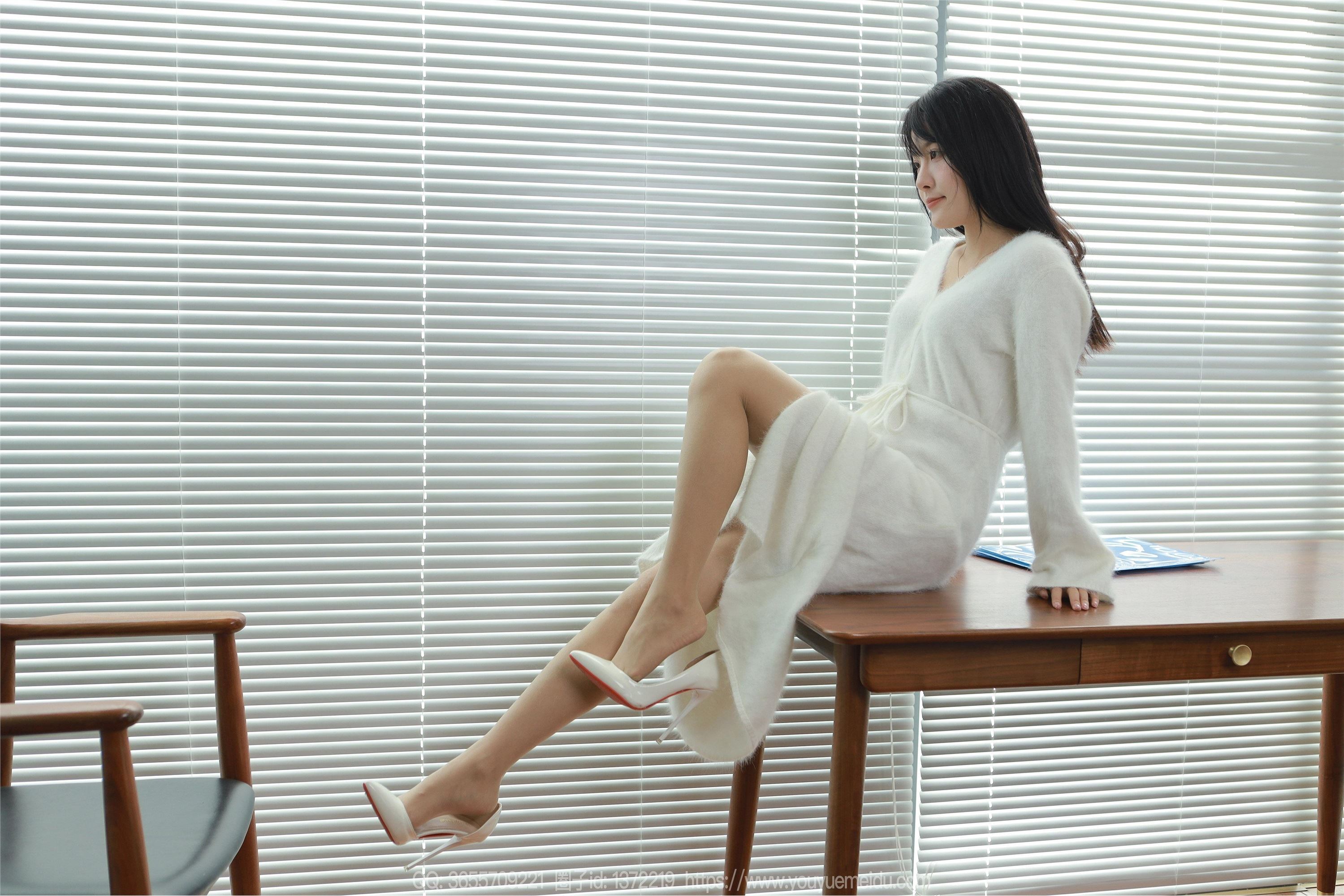 IESS异思趣向期期2023.11.27期丝享家期1596期婉萍《白月光（上）》-秀人网