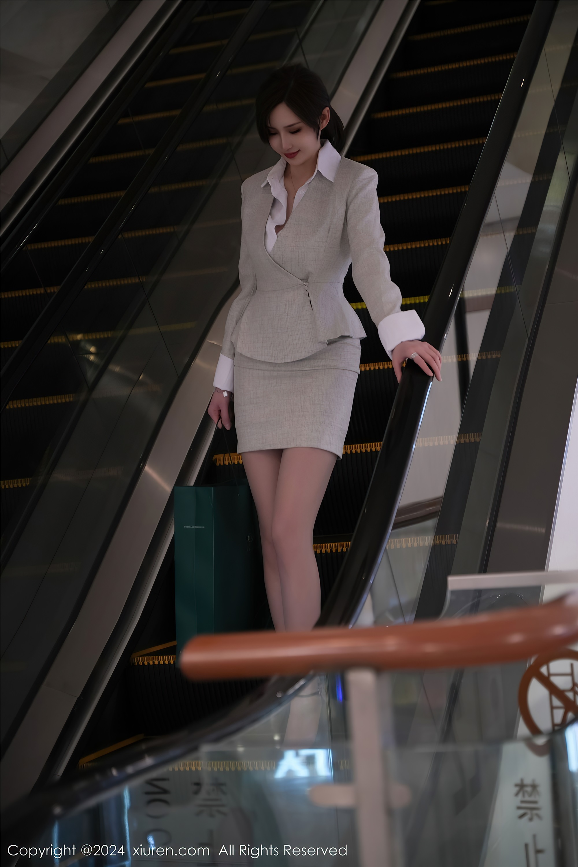 图片[2]-Xiuren秀人网期2024.04.24期N第8444期Carol周妍希X-秀人网