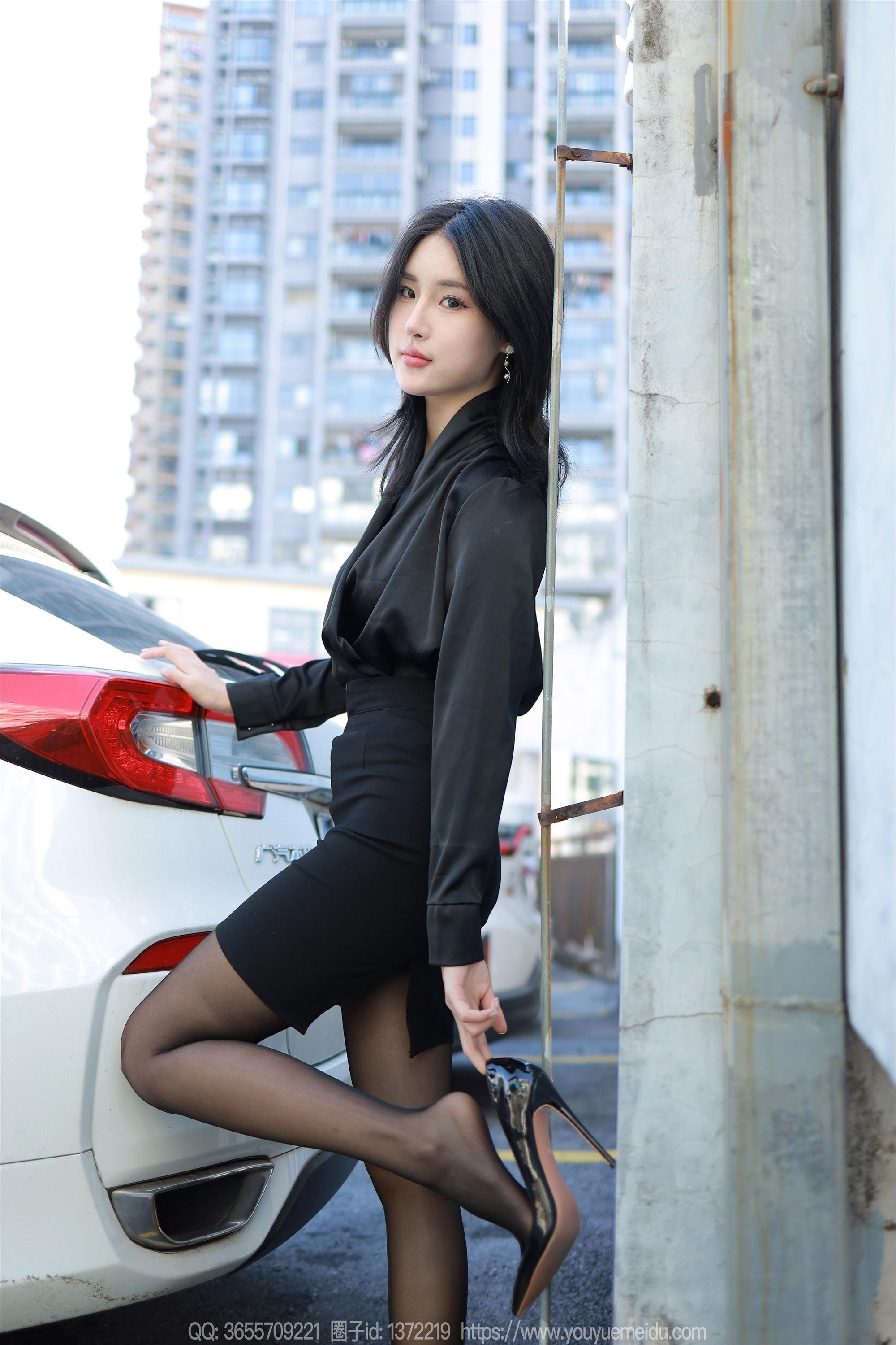 图片[2]-IESS异思趣向期期2023.12.21期丝享家期1617期小宝《有事车上说》-秀人网