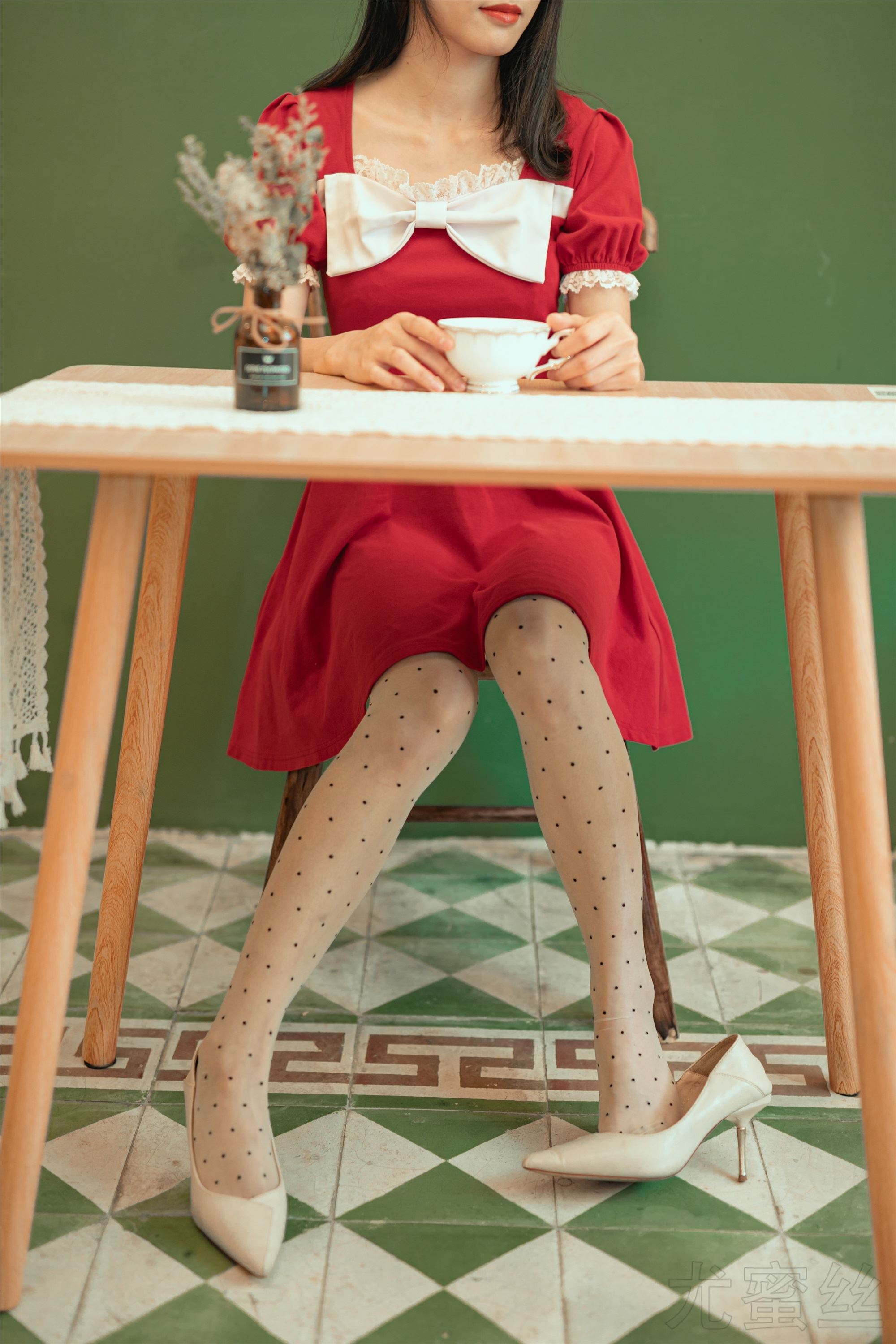 尤蜜丝期穿搭写真期N第050-秀人网