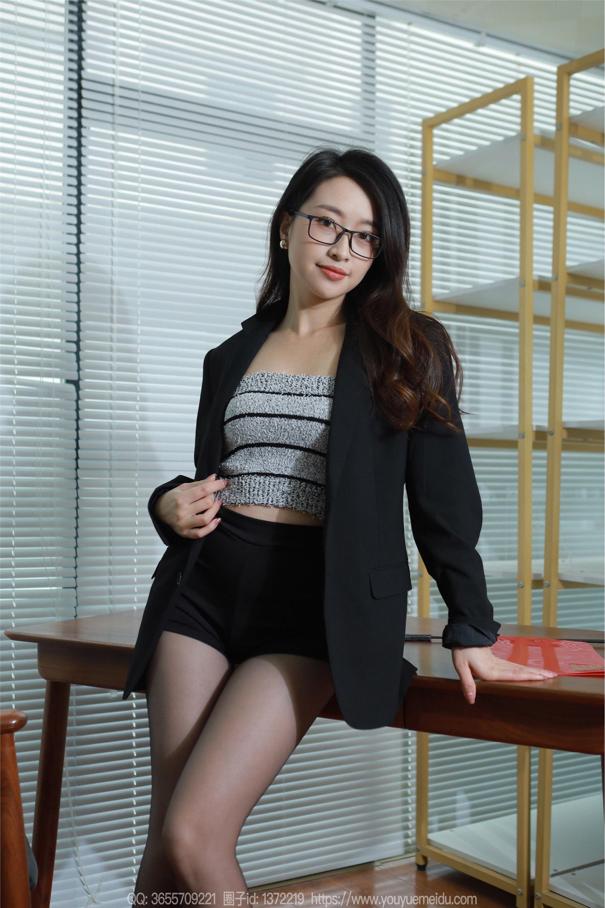 图片[3]-IESS异思趣向期期2024.02.25期丝享家期1673期小婕《眼镜OL（上）》-秀人网