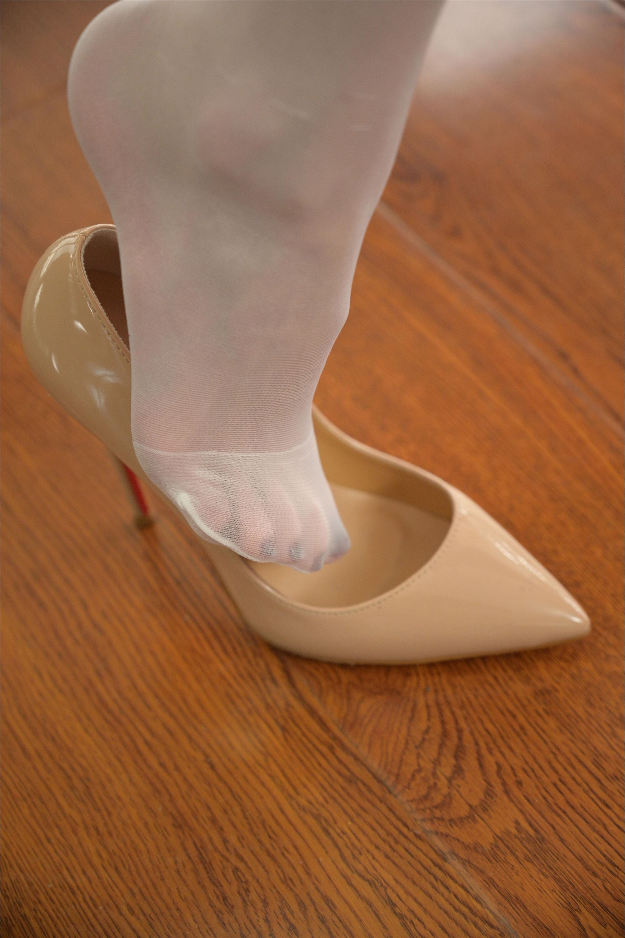 图片[6]-IESS异思趣向期期2024.03.04期丝享家期1679期团团《白色套装》-秀人网