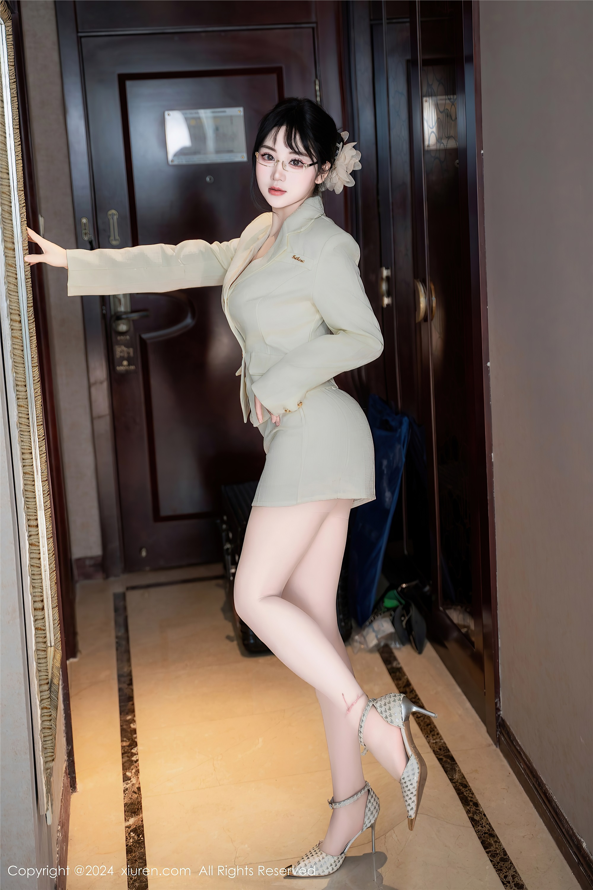 Xiuren秀人网期2024.06.18期N第8717期汐汐爱吃草莓-套图网