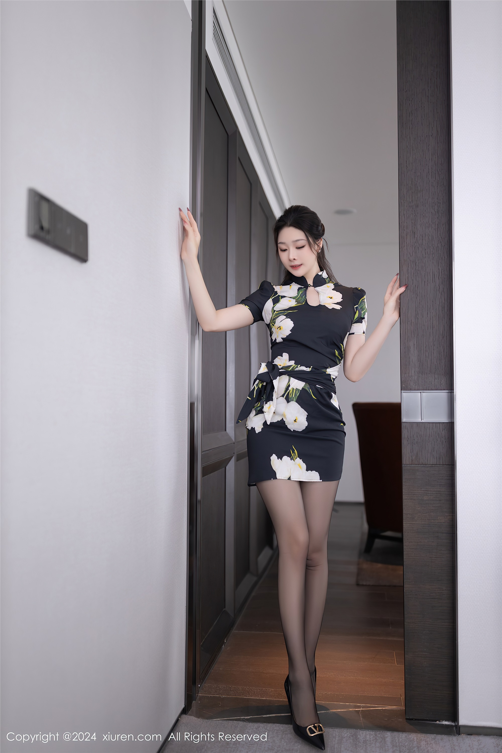 图片[2]-Xiuren秀人网期2024.06.27期N第8768期小逗逗-秀人网