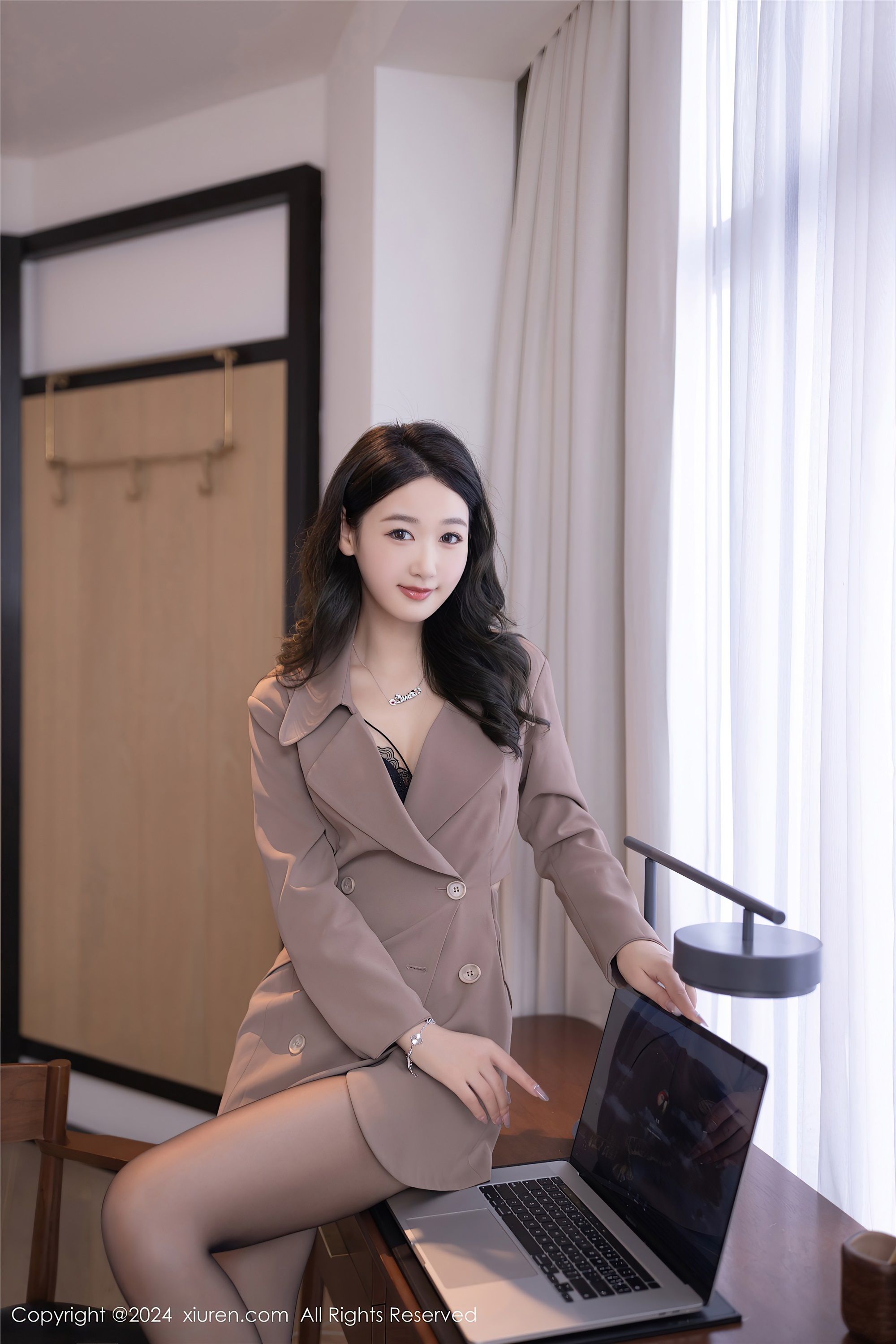 图片[2]-Xiuren秀人网期2024.07.08期N第8824期唐安琪-套图网