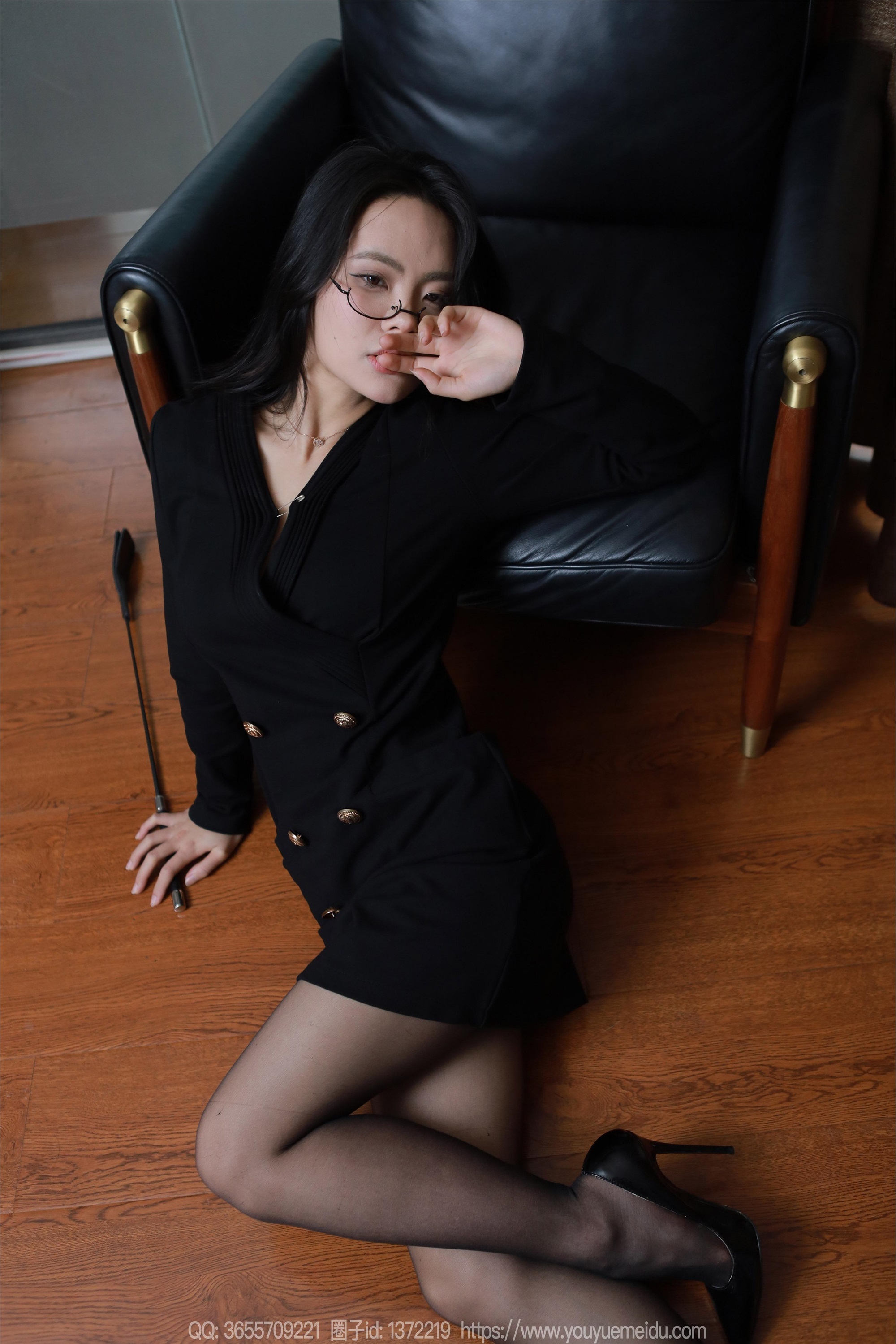 图片[3]-IESS异思趣向期期2024.04.12期丝享家期1714期兔兔《魅惑黑衣》-秀人网