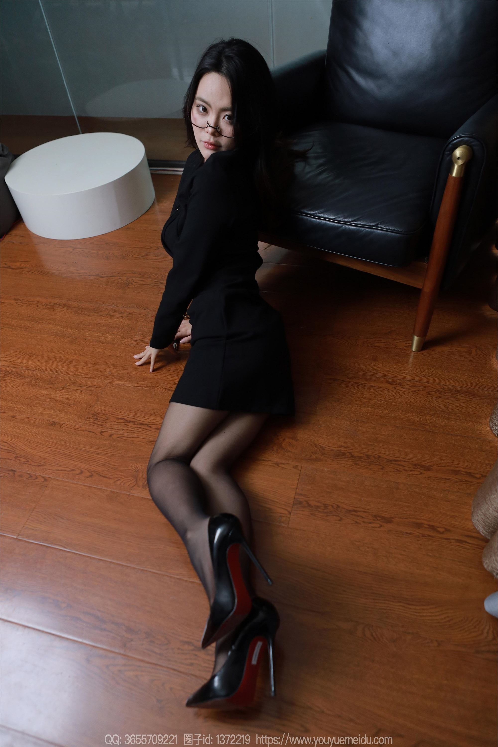 图片[6]-IESS异思趣向期期2024.04.12期丝享家期1714期兔兔《魅惑黑衣》-秀人网