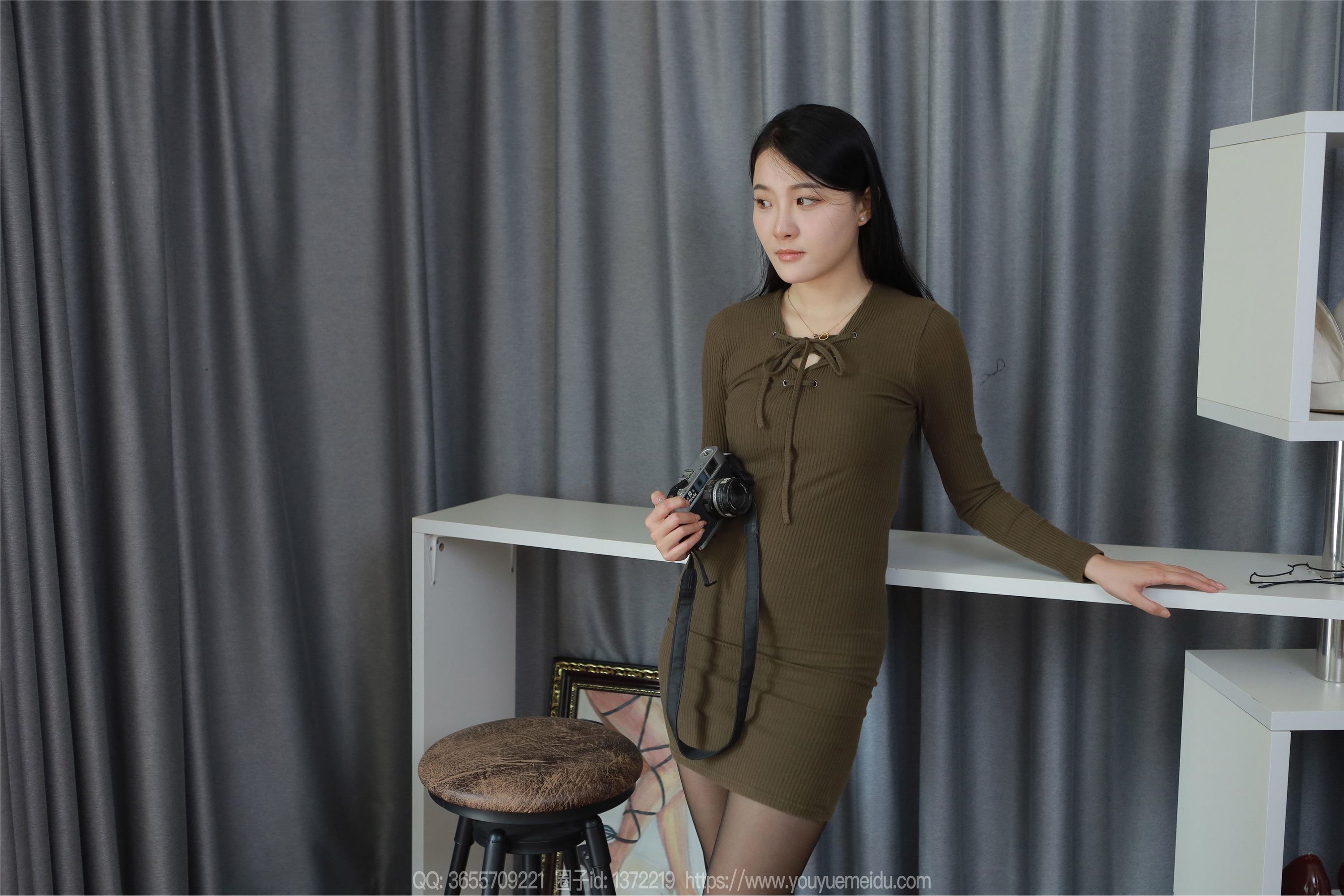 IESS异思趣向期期2024.04.18期丝享家期1719期婉萍《美女摄影师》-秀人网