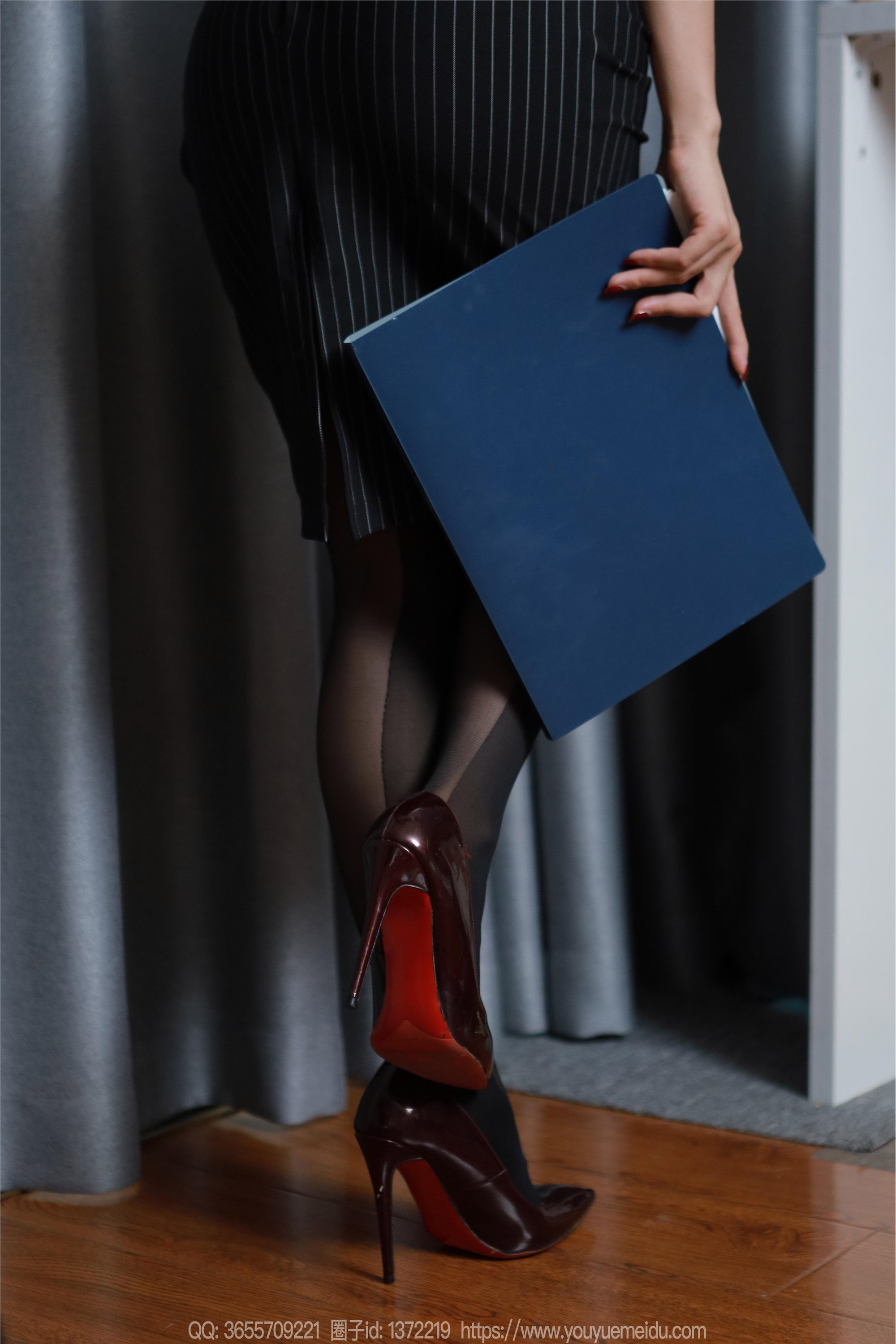 图片[3]-IESS异思趣向期期2024.05.15期丝享家期1742期兔兔《火辣女秘》-秀人网