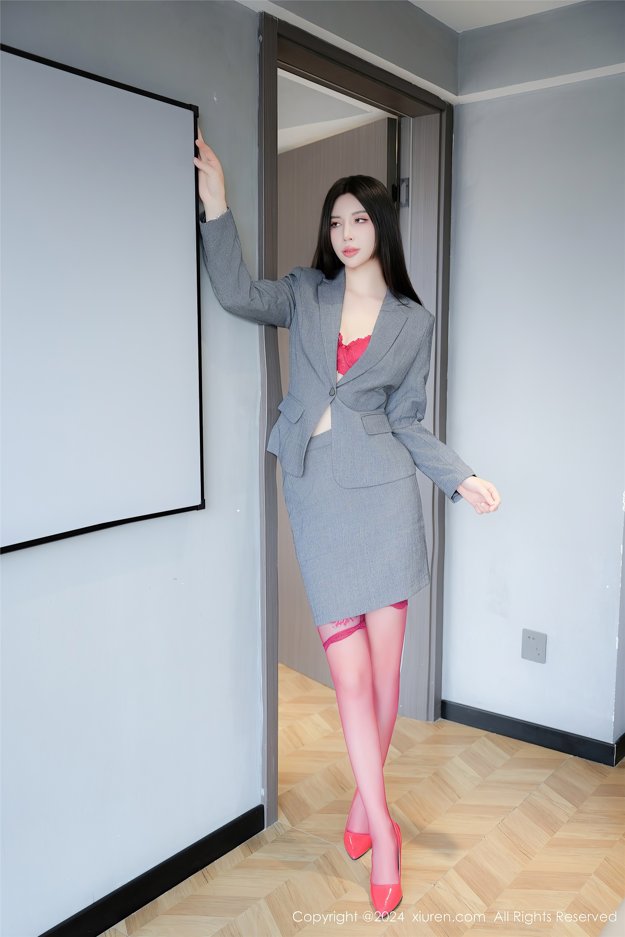 图片[4]-Xiuren秀人网期2024.08.05期N第8967期曼柔-套图网