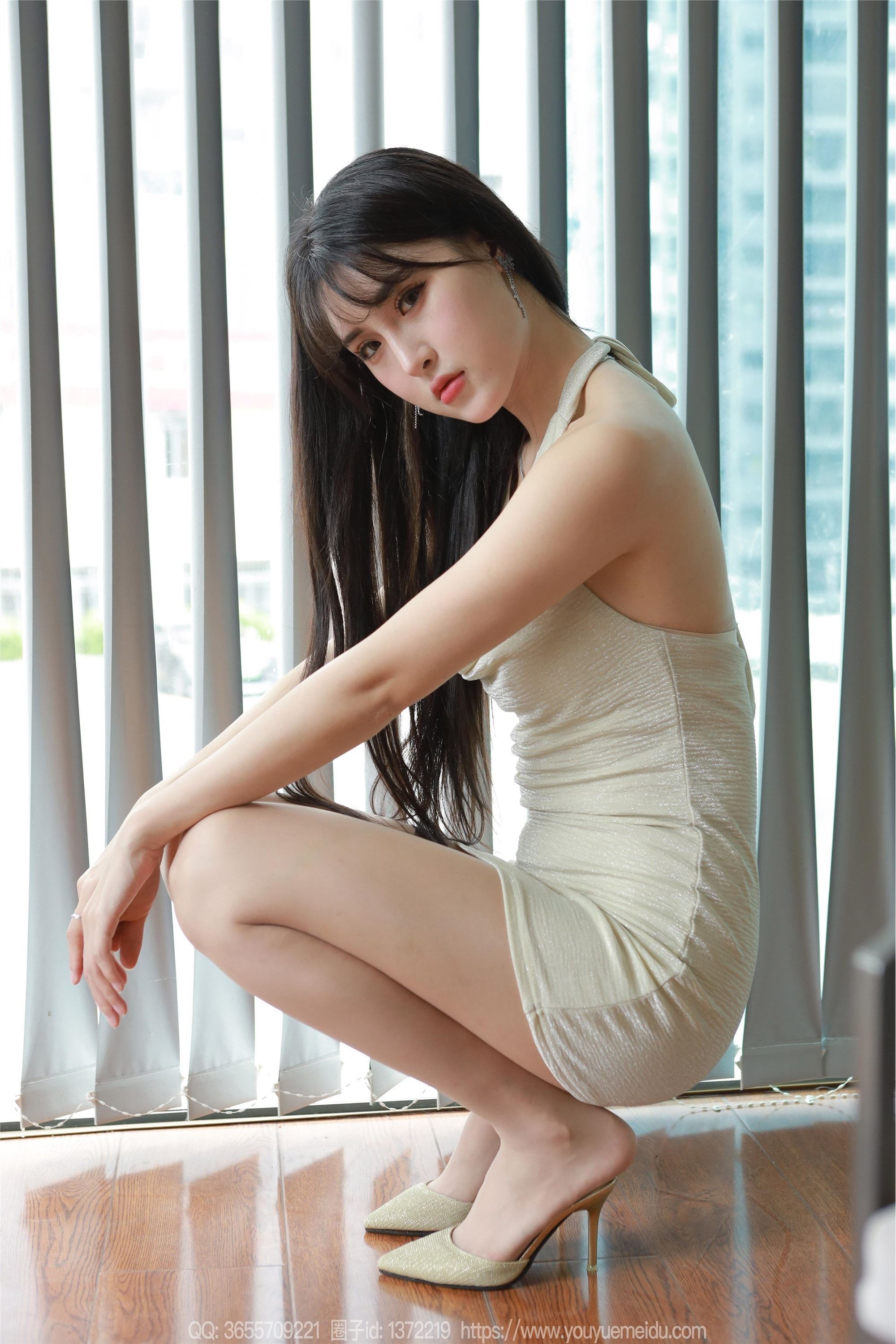 图片[2]-IESS异思趣向期期2024.05.31期丝享家期1756期小宝《挂脖包臀裙》-秀人网