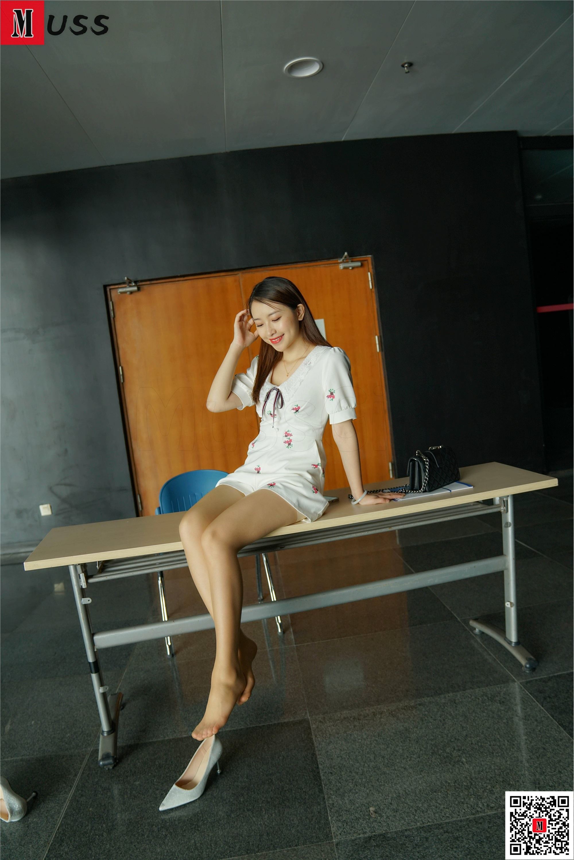 MussGirl慕丝女郎期期N第188期碎花连衣裙肉丝-秀人网