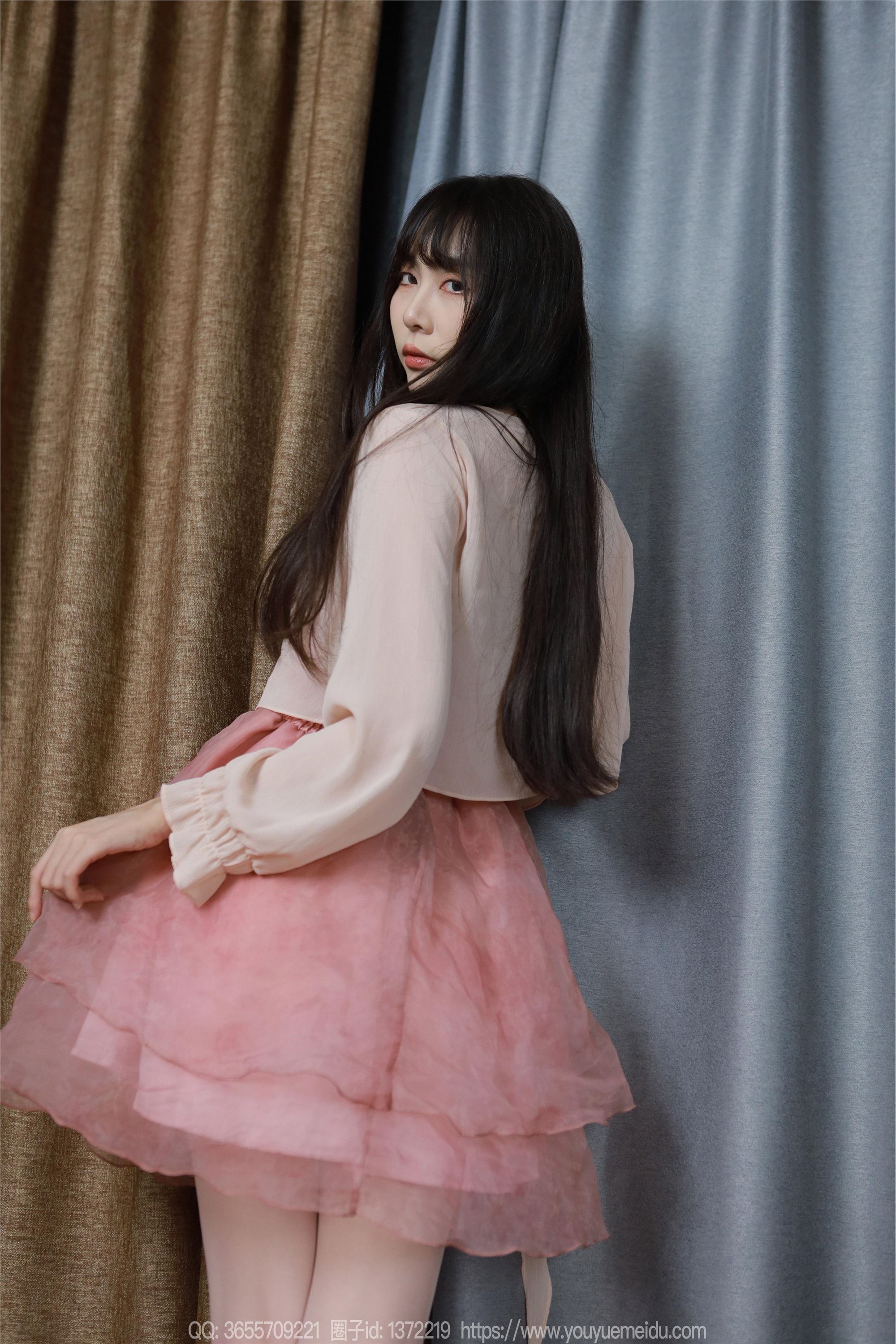 IESS异思趣向期期2024.08.08期丝享家期1815期团团《粉白渐变（下）》-秀人网