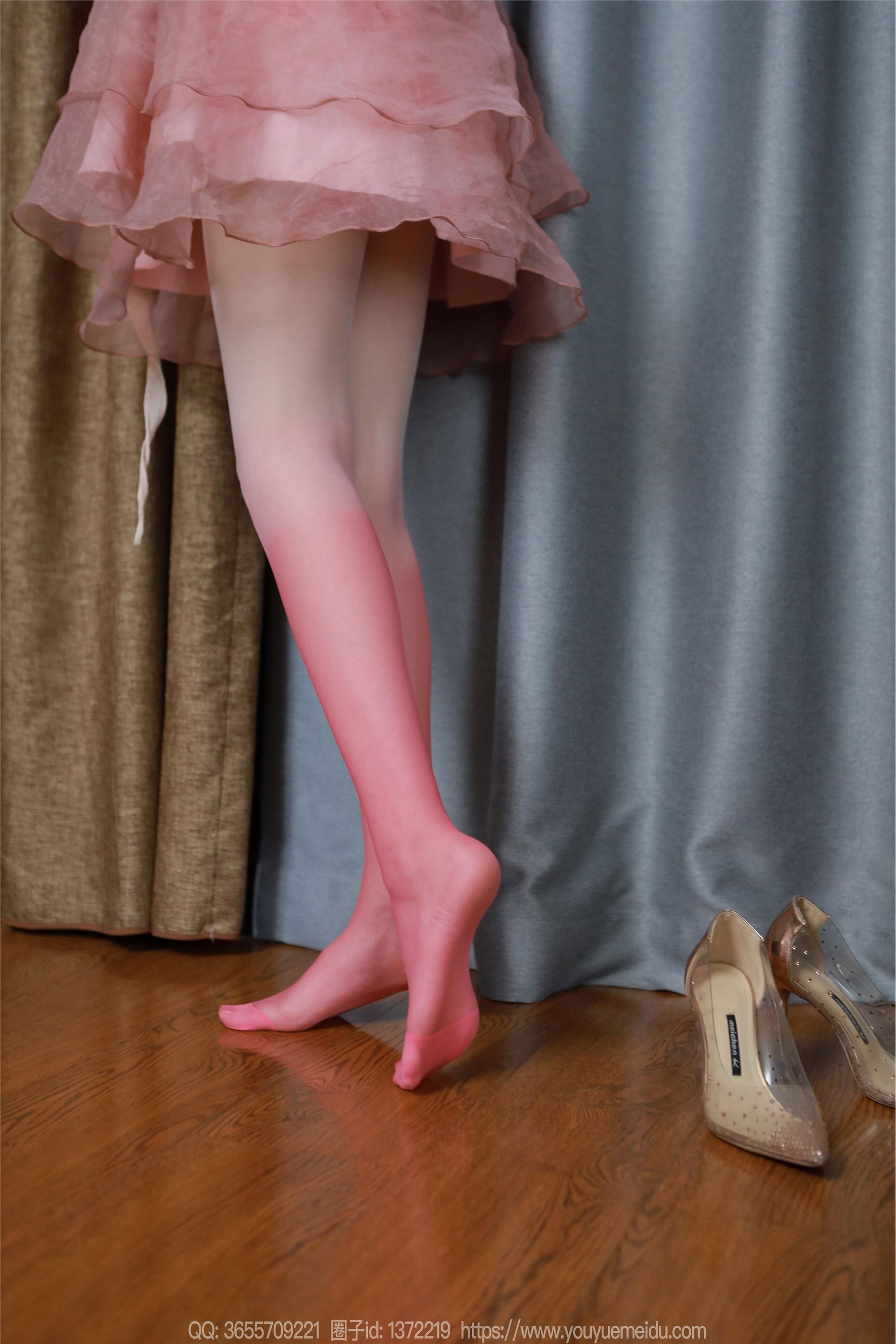 图片[2]-IESS异思趣向期期2024.08.08期丝享家期1815期团团《粉白渐变（下）》-秀人网