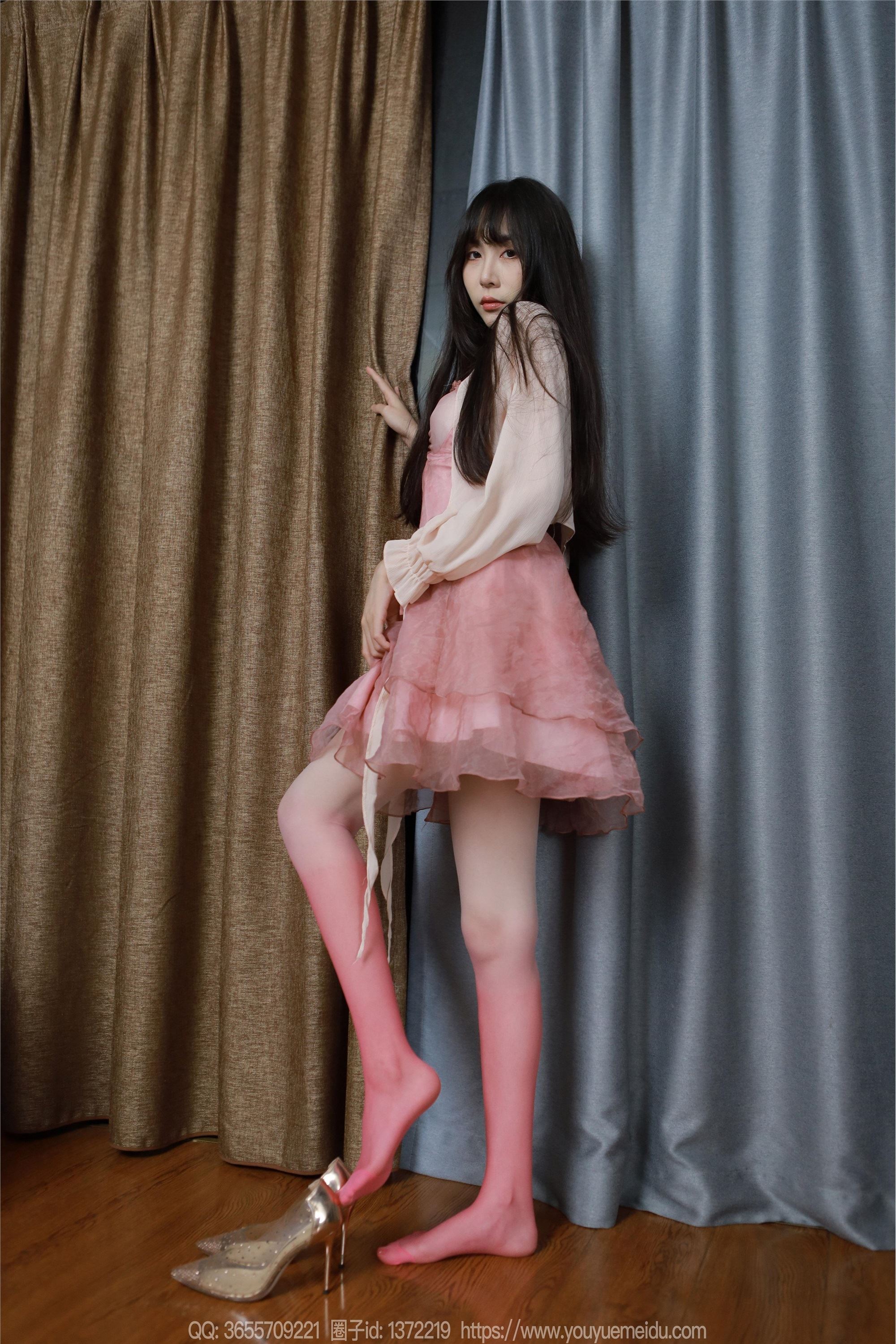 图片[4]-IESS异思趣向期期2024.08.08期丝享家期1815期团团《粉白渐变（下）》-秀人网