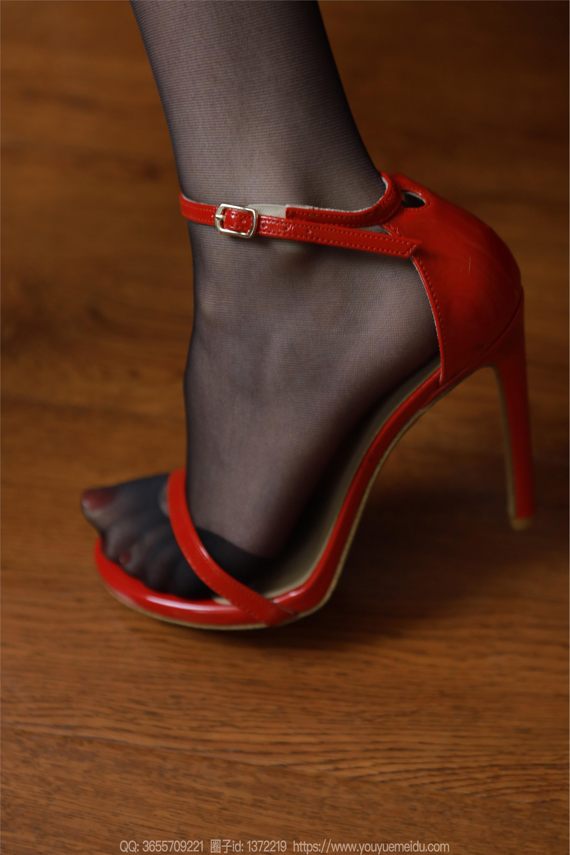 图片[9]-IESS异思趣向期期2024.08.18期丝享家期1822期团团《红色高跟鞋（上）》-秀人网