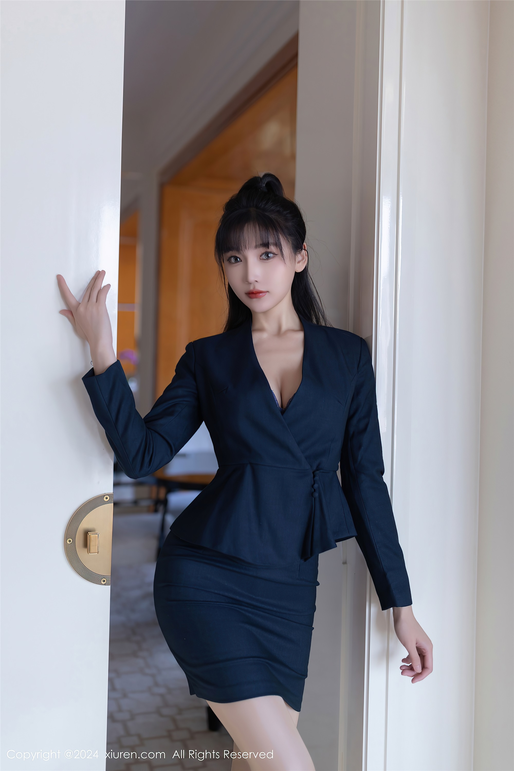 图片[2]-Xiuren秀人网期2024.10.10期N第9263期陆萱萱-套图网