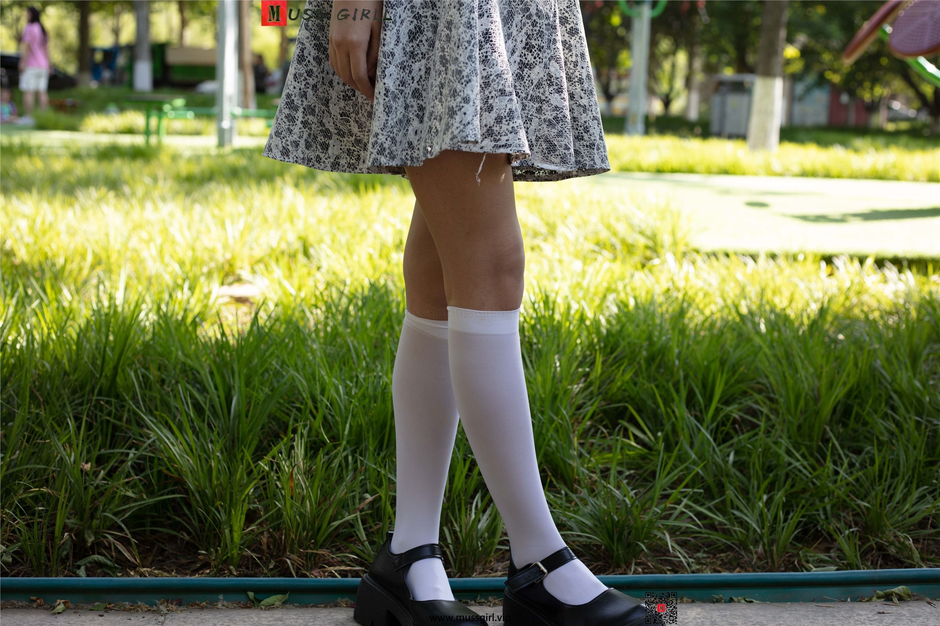 MussGirl慕丝女郎期期N第209期公园碎花裙过膝白丝-秀人网