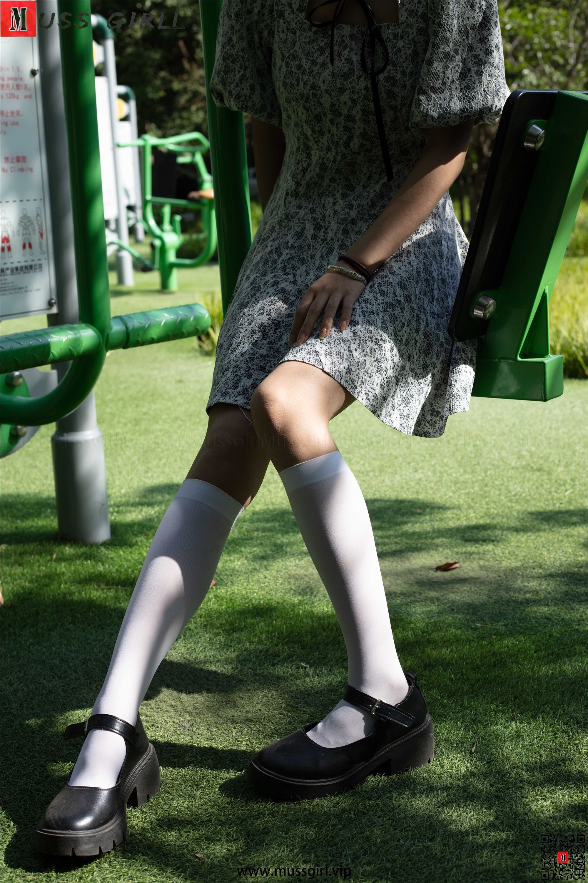 图片[3]-MussGirl慕丝女郎期期N第209期公园碎花裙过膝白丝-秀人网