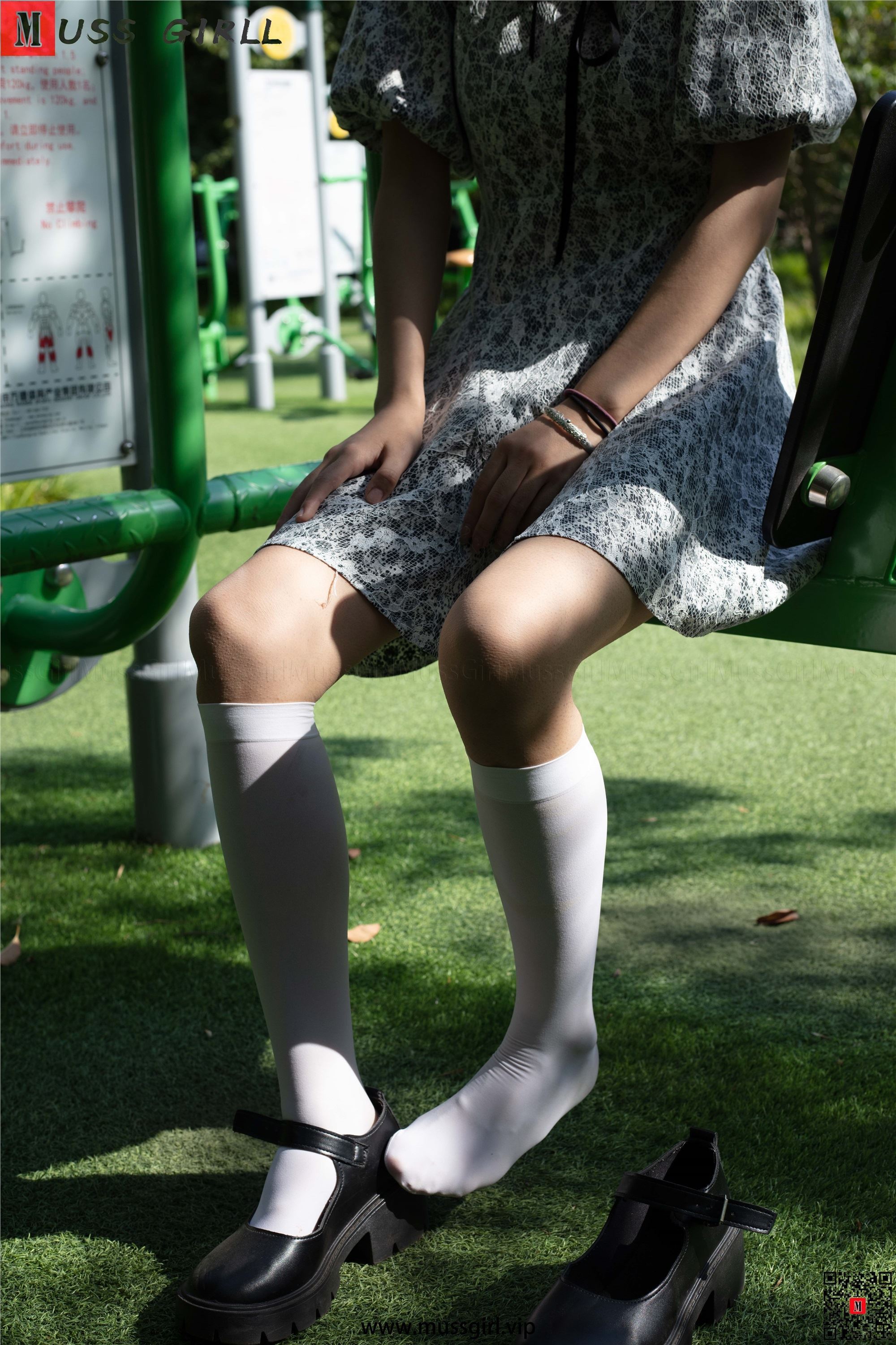 图片[5]-MussGirl慕丝女郎期期N第209期公园碎花裙过膝白丝-秀人网