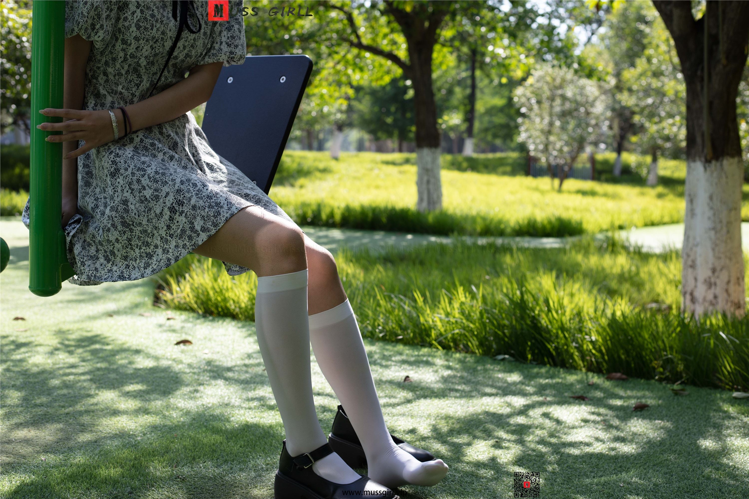 图片[8]-MussGirl慕丝女郎期期N第209期公园碎花裙过膝白丝-秀人网
