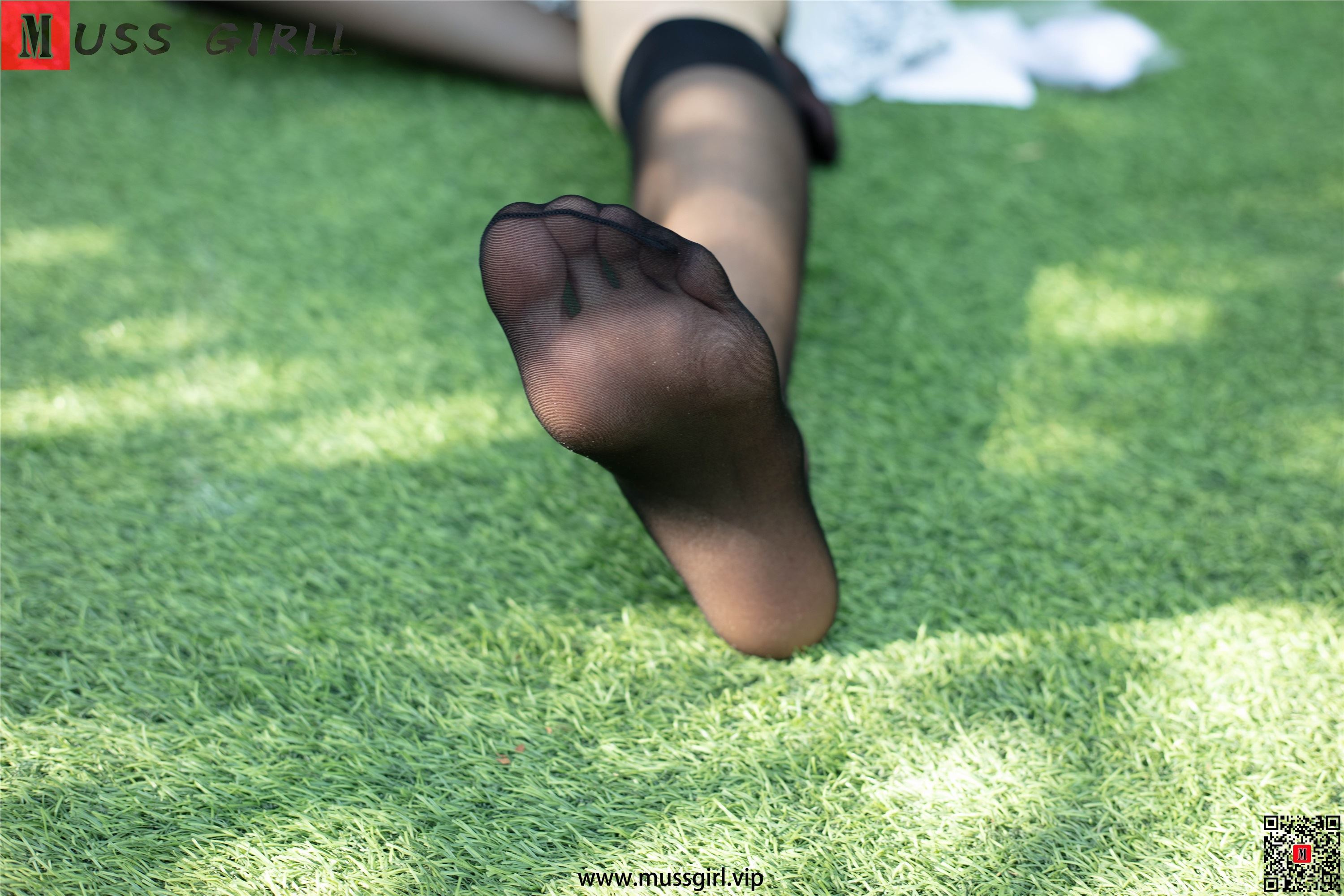 图片[4]-MussGirl慕丝女郎期期N第210期公园碎花裙黑丝-套图网