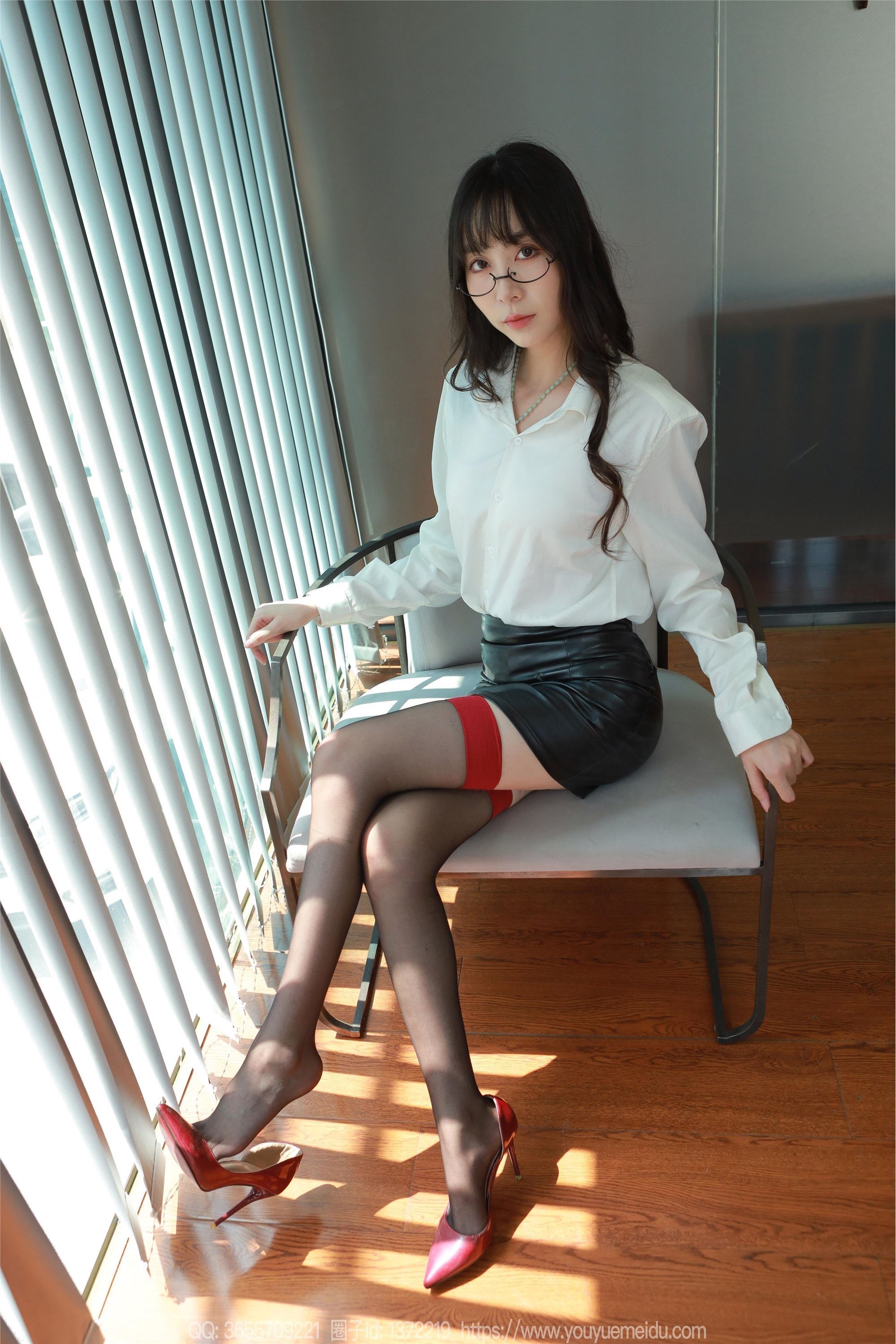 图片[9]-IESS异思趣向期期2024.10.04期丝享家期1863期团团《双红长腿》-秀人网