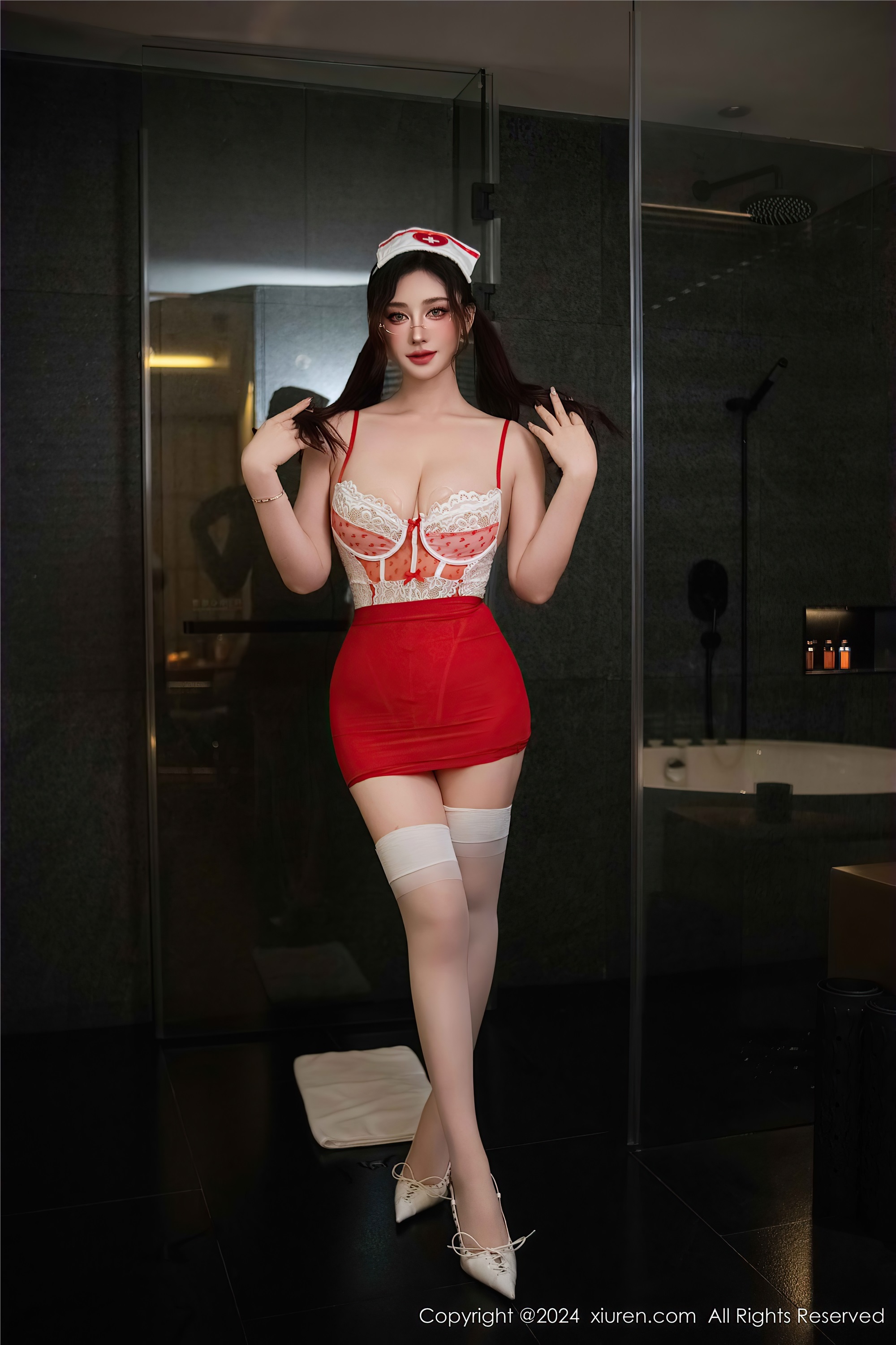 Xiuren秀人网期2024.10.21期N第9316期蕾蕾醒了没-套图网