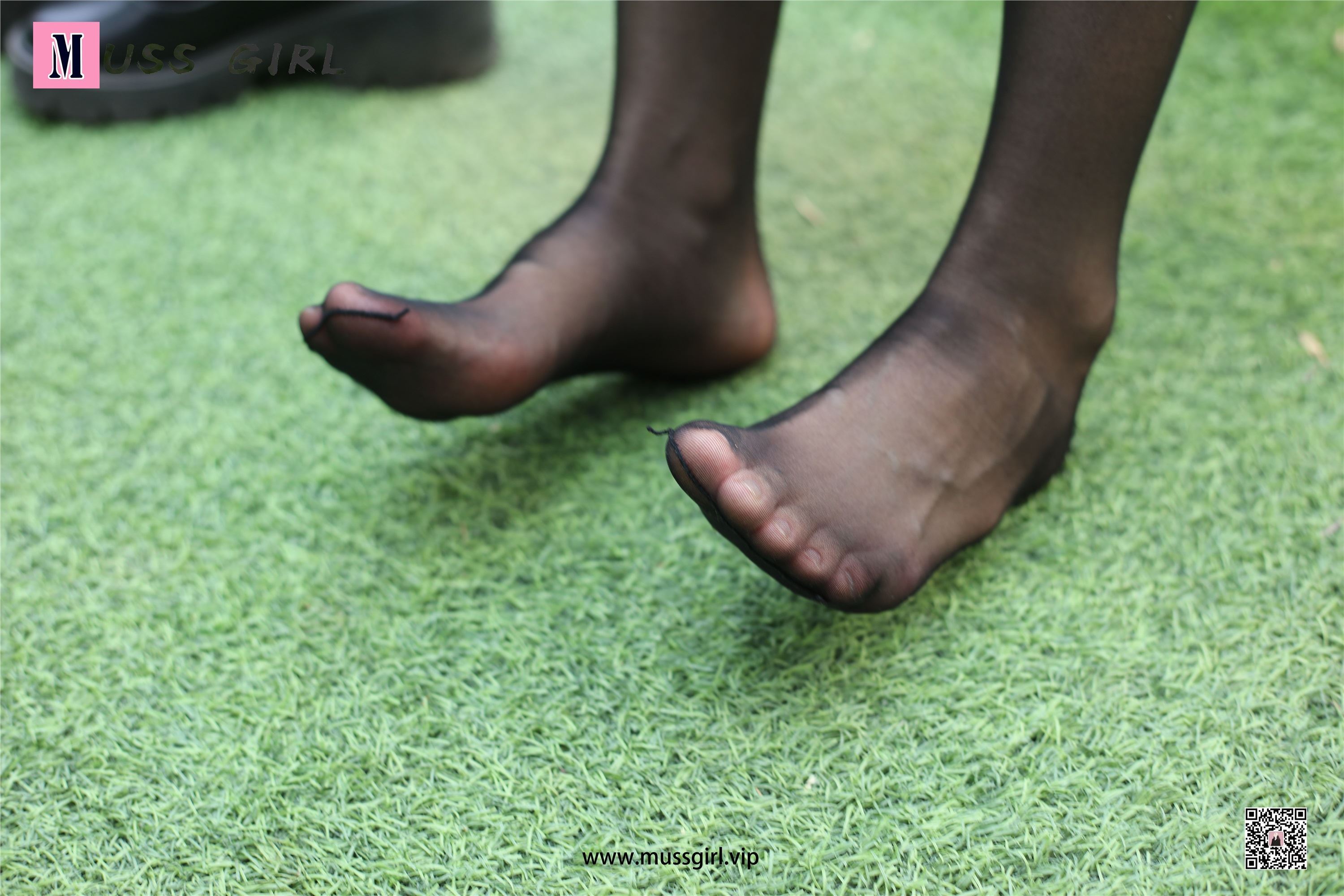 图片[3]-MussGirl慕丝女郎期期N第216期草地JK制服黑丝4-秀人网