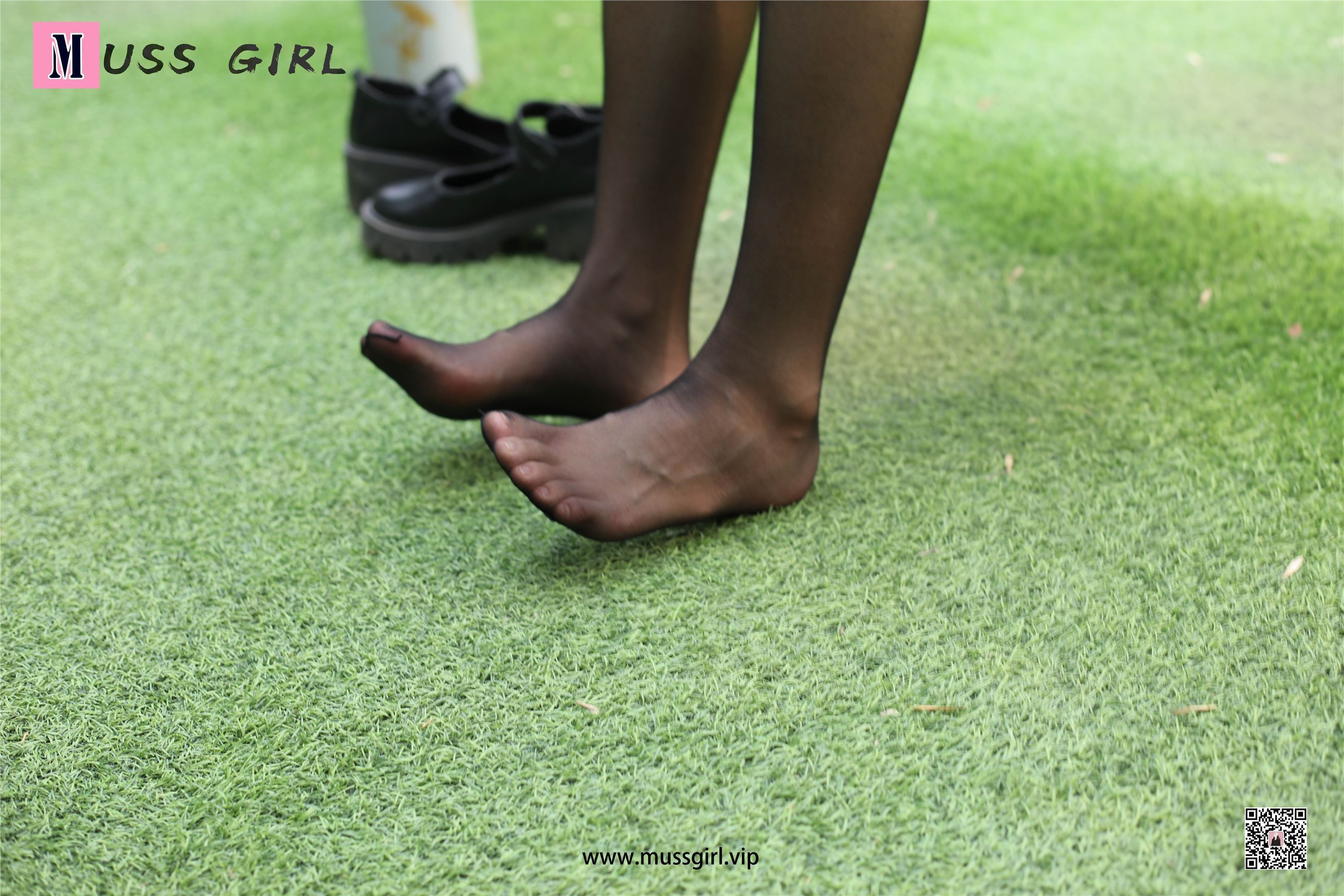 图片[5]-MussGirl慕丝女郎期期N第216期草地JK制服黑丝4-秀人网